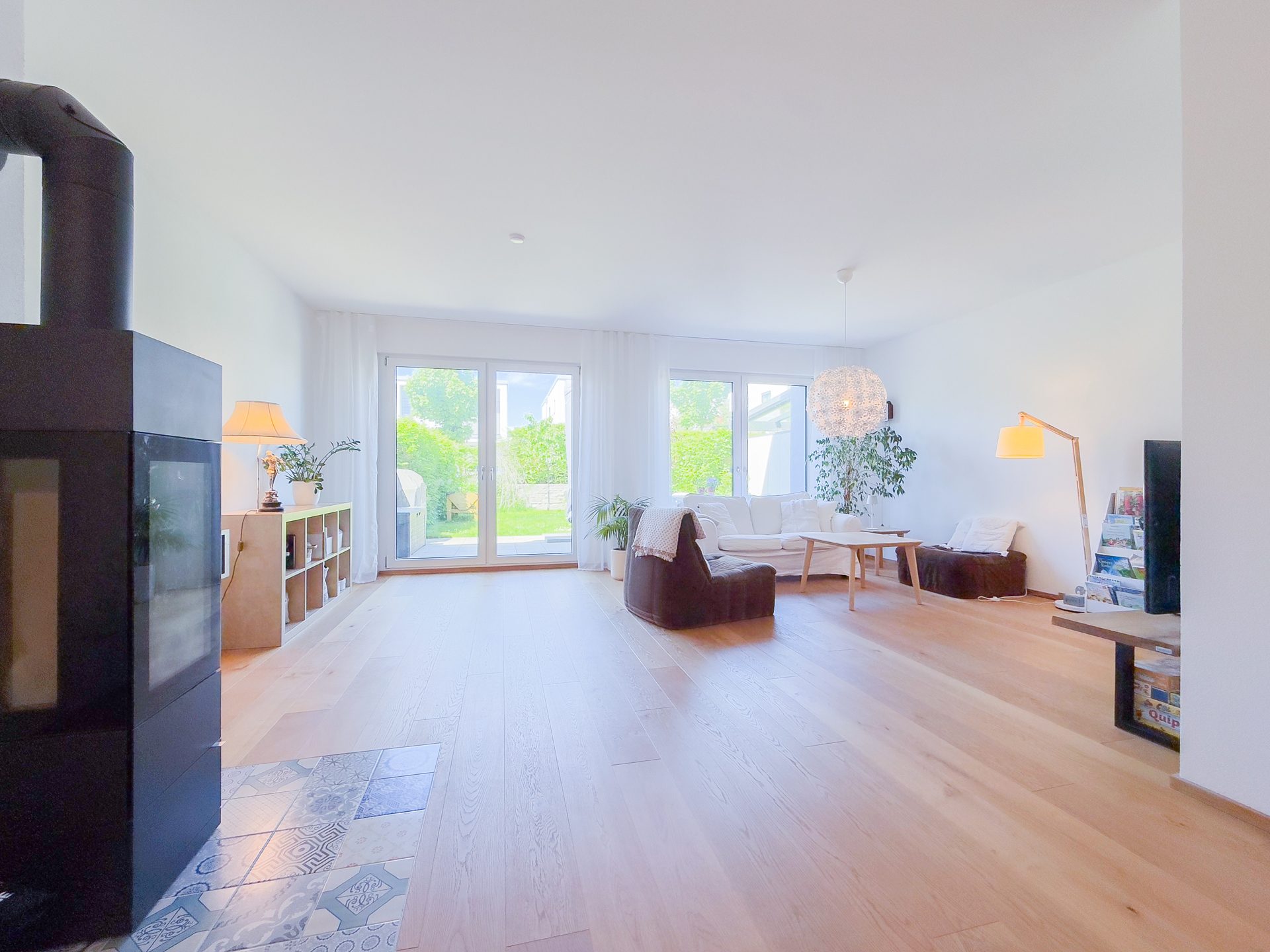 Immobilienangebot - Villingen-Schwenningen - Alle - Bestlage im Friedrichspark – großer Wohnbereich, Kaminofen, Tageslichtbad, Sonnenterrasse & KfW 55!