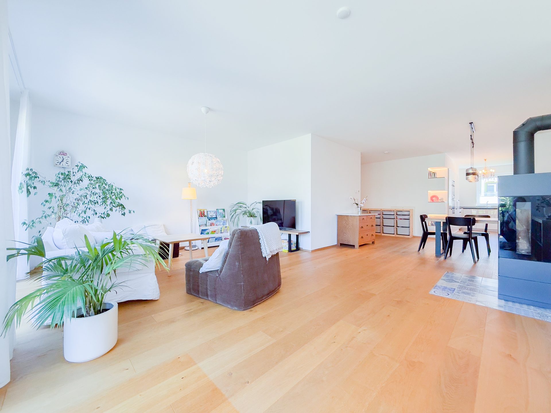 Immobilienangebot - Villingen-Schwenningen - Alle - Bestlage im Friedrichspark – großer Wohnbereich, Kaminofen, Tageslichtbad, Sonnenterrasse & KfW 55!
