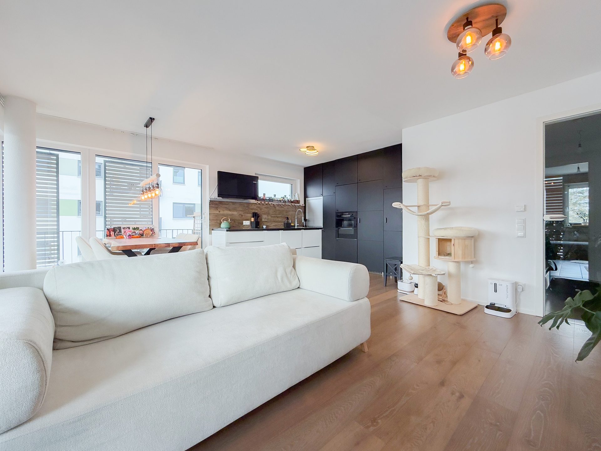 Immobilienangebot - Villingen-Schwenningen - Alle - Bevorzugte Lage im Friedrichspark: Großer SW-Balkon, 2 Tageslichtbäder, EBK., attraktiv vermietet!