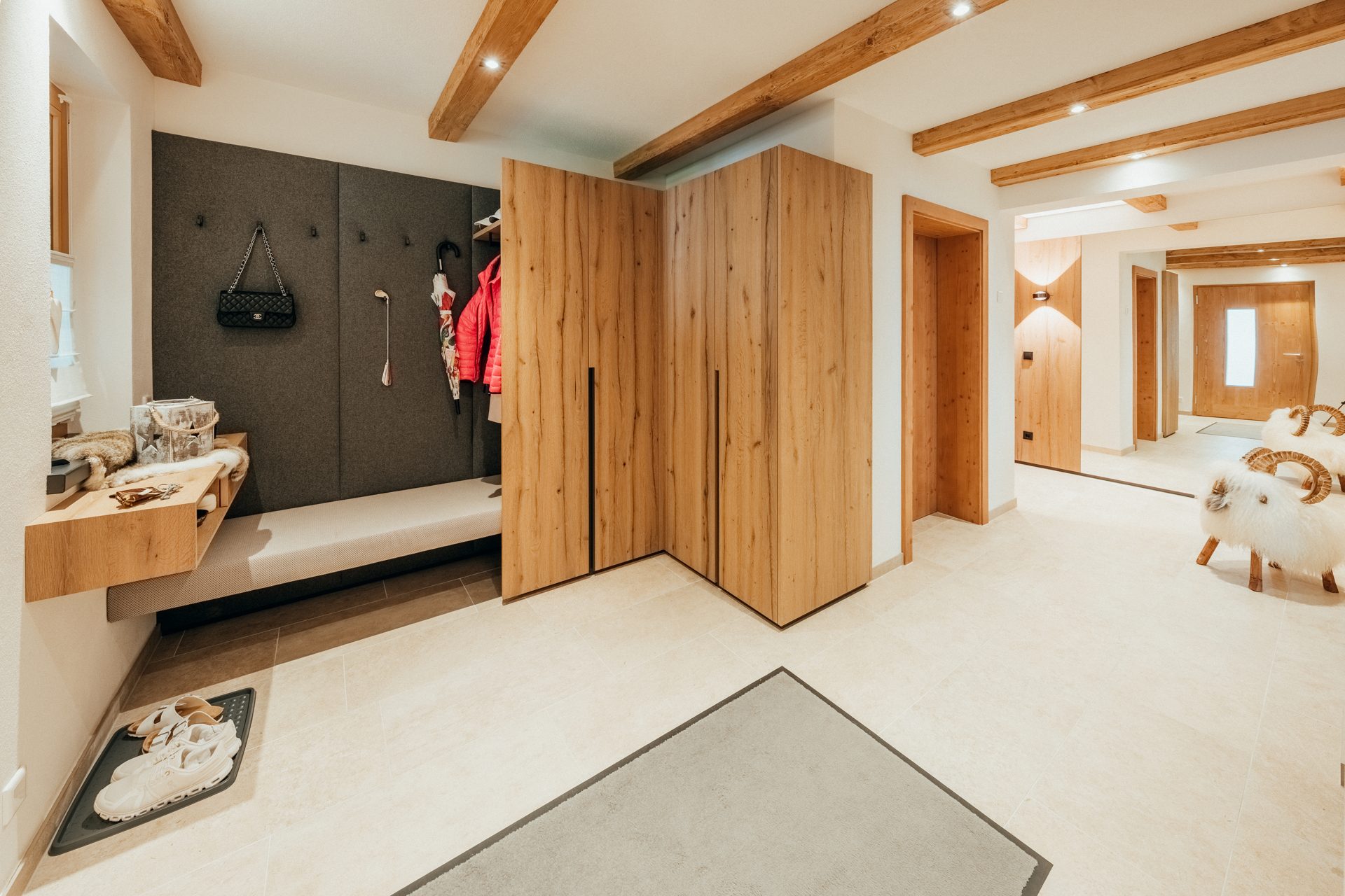 11 Eingangsbereich EG Immobilienangebot - Scheffau am Wilden Kaiser - Alle - Sie haben viel erreicht. Zeit anzukommen.
Chalet-Villa am Wilden Kaiser