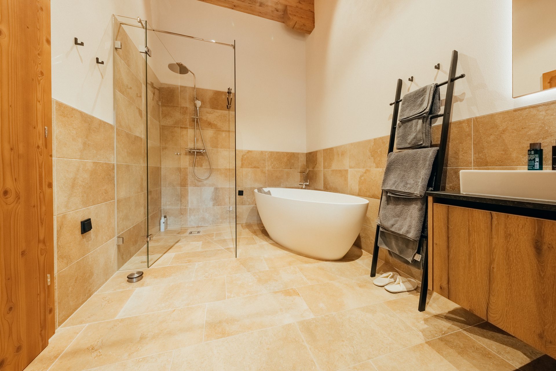 10 Bad Gäste-Schlafbereich OG Immobilienangebot - Scheffau am Wilden Kaiser - Alle - Sie haben viel erreicht. Zeit anzukommen.
Chalet-Villa am Wilden Kaiser