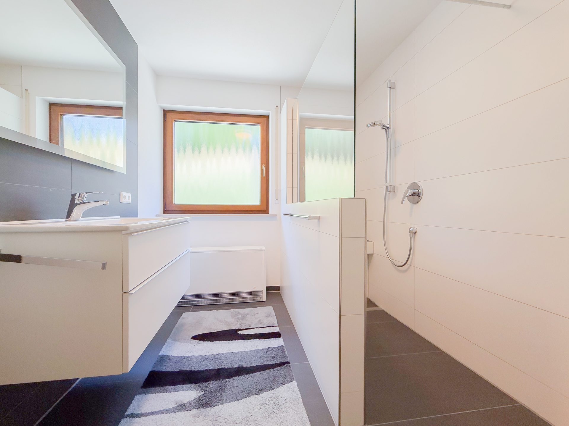 Bad-EG Immobilienangebot - Geislingen - Alle - Top gepflegt in bevorzugter Wohnlage: 4 Garagen, 2 Balkone, Garten, Hobbyraum, ELW mögl., bezugsfrei