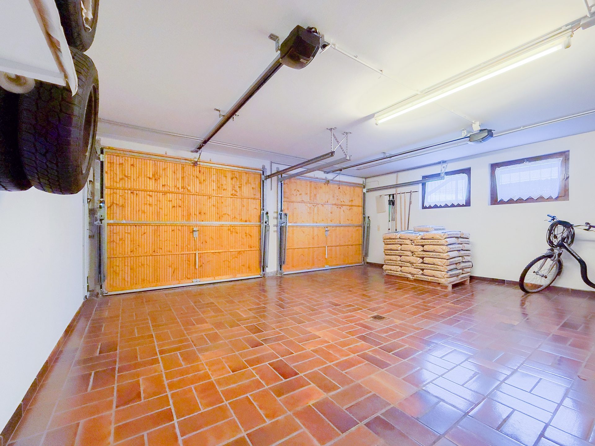 Doppelgarage im Haus Immobilienangebot - Geislingen - Alle - Top gepflegt in bevorzugter Wohnlage: 4 Garagen, 2 Balkone, Garten, Hobbyraum, ELW mögl., bezugsfrei