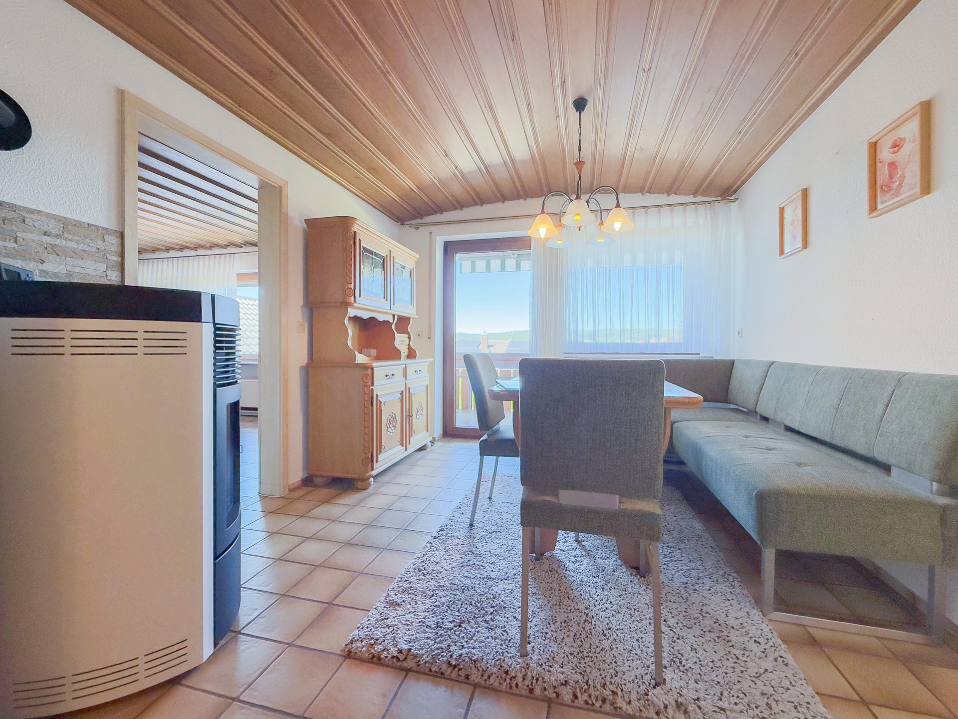 Essen-EG Immobilienangebot - Geislingen - Alle - Top gepflegt in bevorzugter Wohnlage: 4 Garagen, 2 Balkone, Garten, Hobbyraum, ELW mögl., bezugsfrei