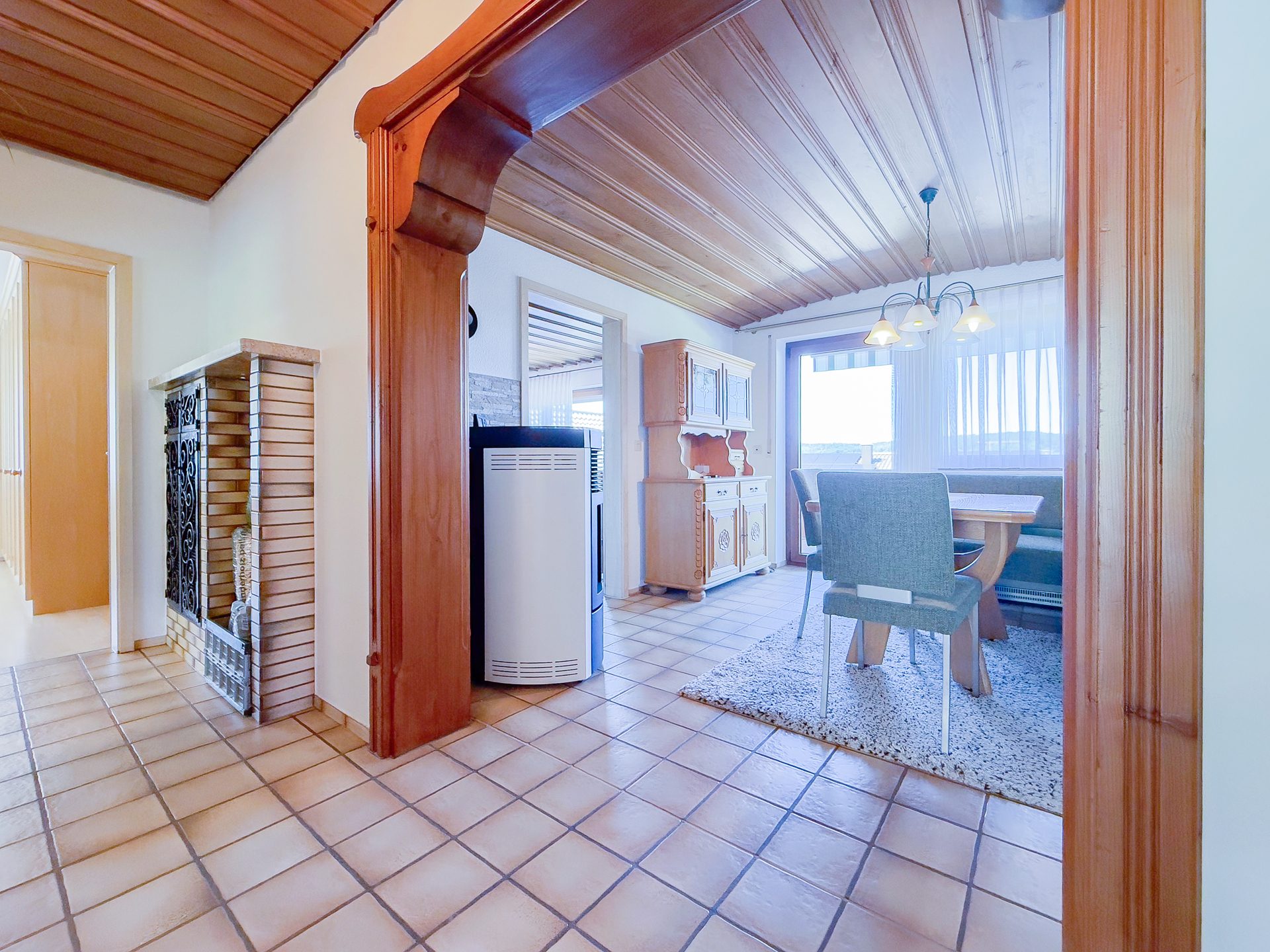 Flur-EG Immobilienangebot - Geislingen - Alle - Top gepflegt in bevorzugter Wohnlage: 4 Garagen, 2 Balkone, Garten, Hobbyraum, ELW mögl., bezugsfrei