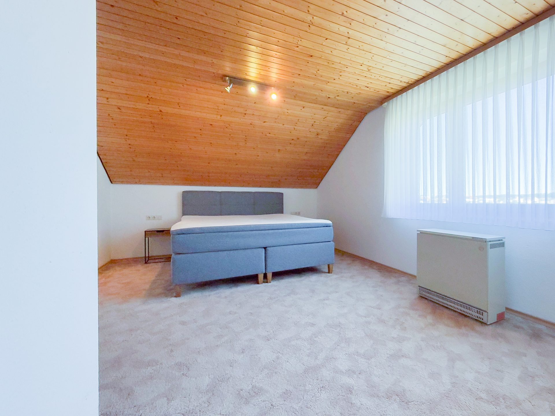 Schlafen-DG Immobilienangebot - Geislingen - Alle - Top gepflegt in bevorzugter Wohnlage: 4 Garagen, 2 Balkone, Garten, Hobbyraum, ELW mögl., bezugsfrei