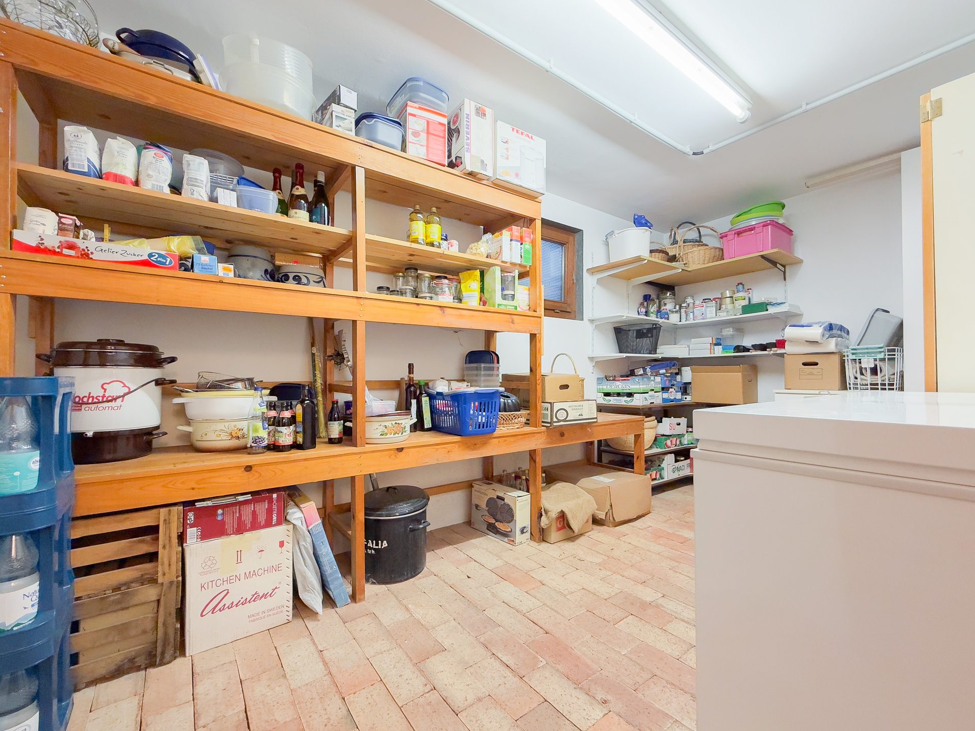 Vorratskeller Immobilienangebot - Geislingen - Alle - Top gepflegt in bevorzugter Wohnlage: 4 Garagen, 2 Balkone, Garten, Hobbyraum, ELW mögl., bezugsfrei