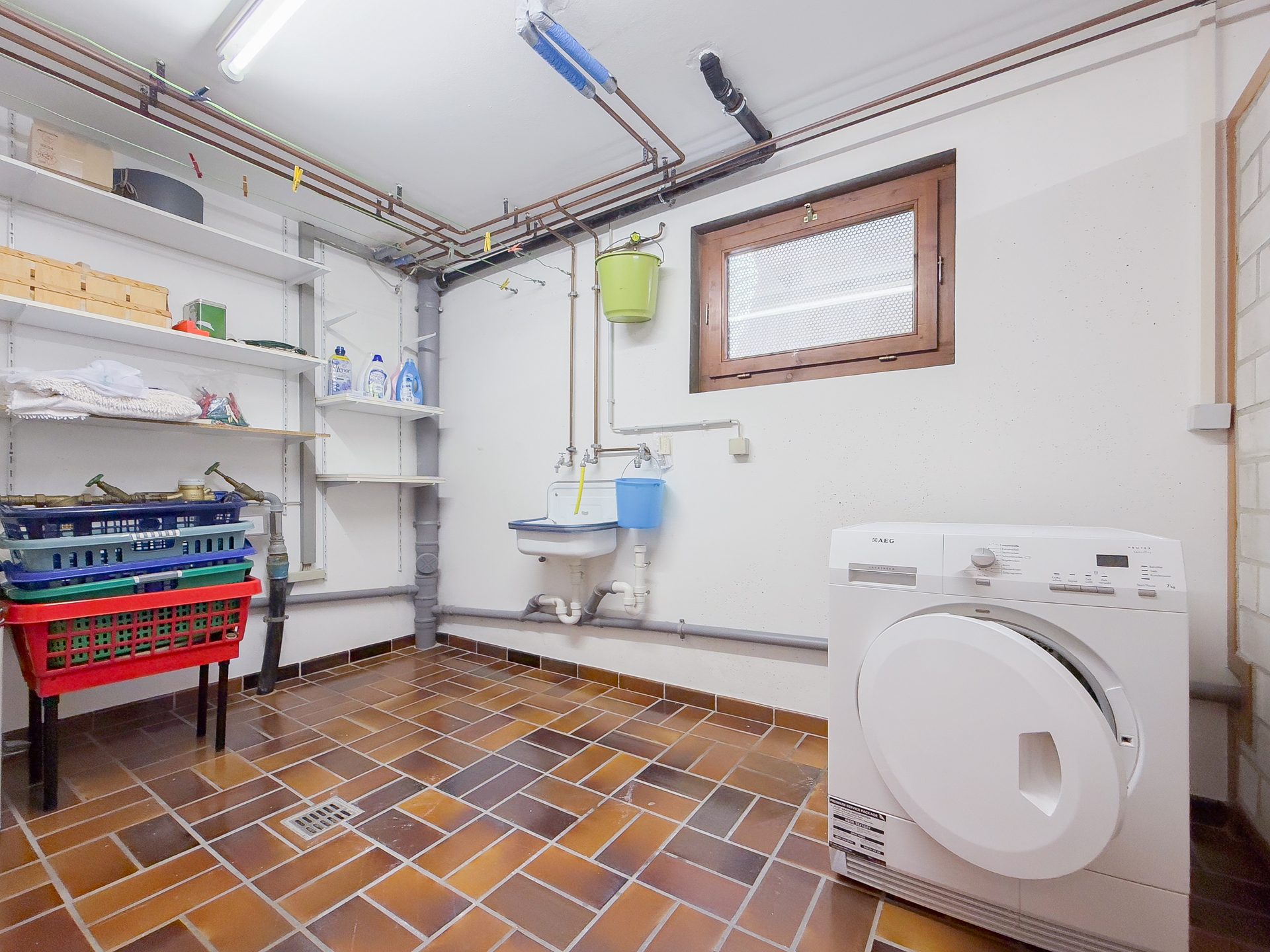 Waschküche-UG Immobilienangebot - Geislingen - Alle - Top gepflegt in bevorzugter Wohnlage: 4 Garagen, 2 Balkone, Garten, Hobbyraum, ELW mögl., bezugsfrei