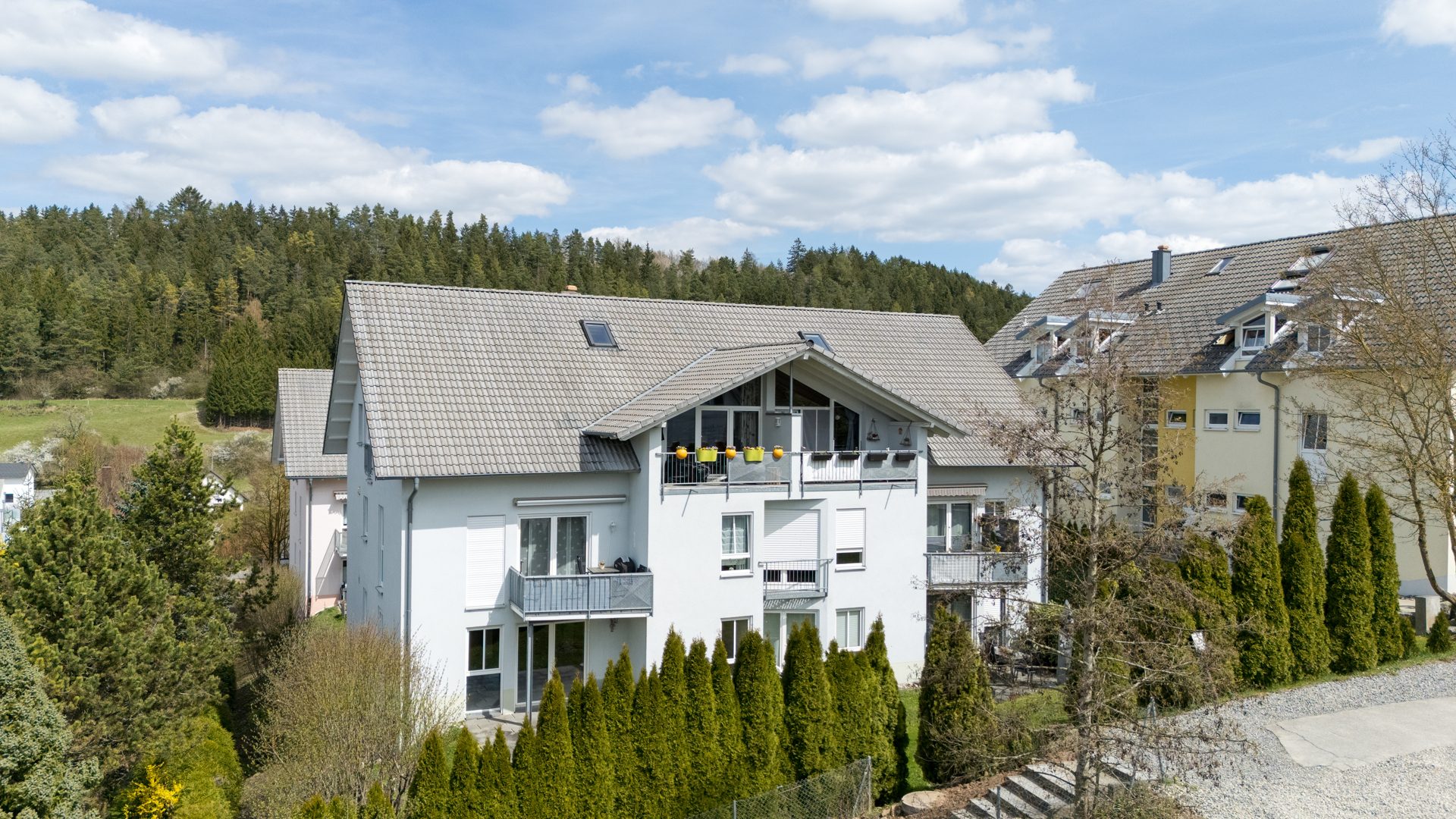 Immobilienangebot - Niedereschach - Alle - Wohnen auf zwei Ebenen:
4,5-Zimmer-Maisonettewohnung mit Balkon in gepflegter Wohnanlage