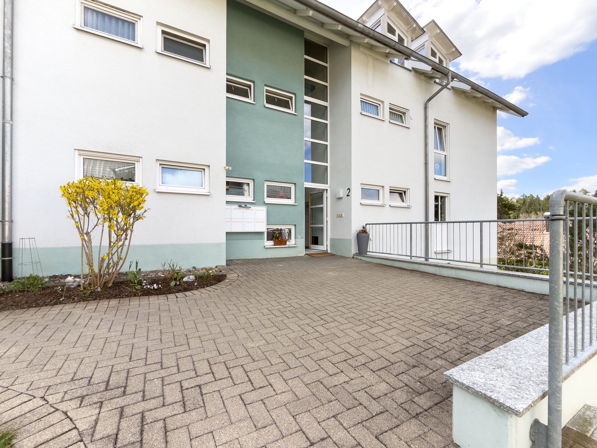Immobilienangebot - Niedereschach - Alle - Wohnen auf zwei Ebenen:
4,5-Zimmer-Maisonettewohnung mit Balkon in gepflegter Wohnanlage