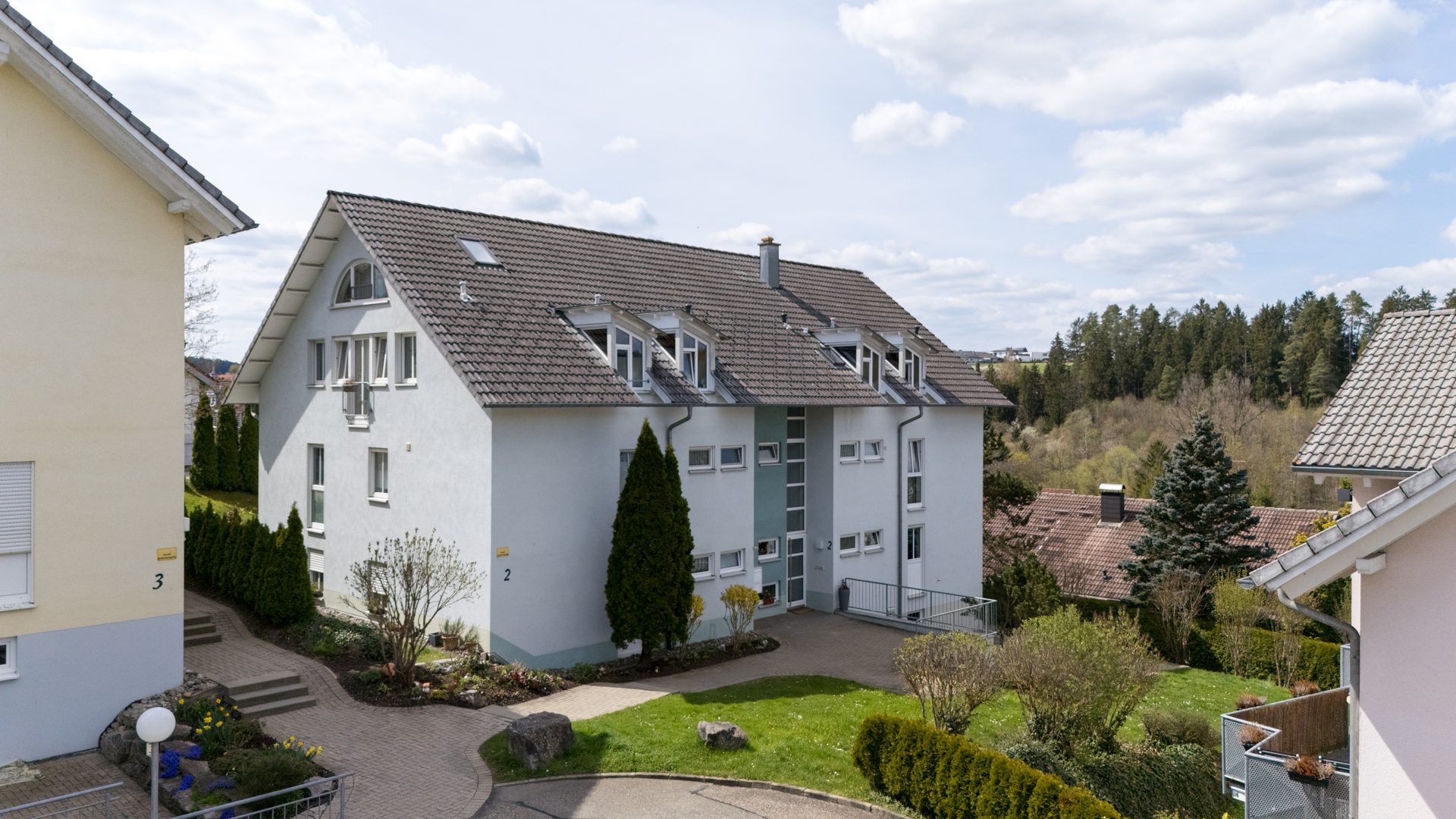 Immobilienangebot - Niedereschach - Alle - Wohnen auf zwei Ebenen:
4,5-Zimmer-Maisonettewohnung mit Balkon in gepflegter Wohnanlage