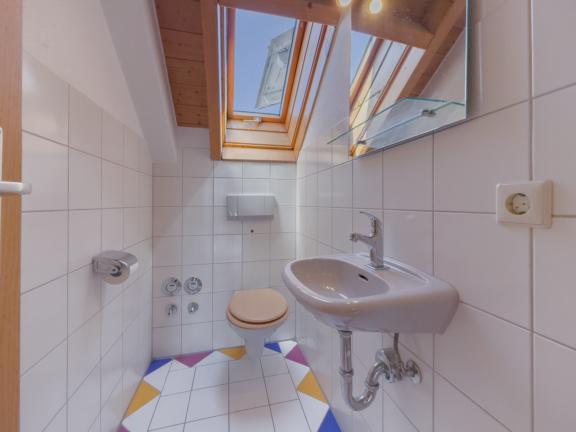 Immobilienangebot - Niedereschach - Alle - Wohnen auf zwei Ebenen:
4,5-Zimmer-Maisonettewohnung mit Balkon in gepflegter Wohnanlage