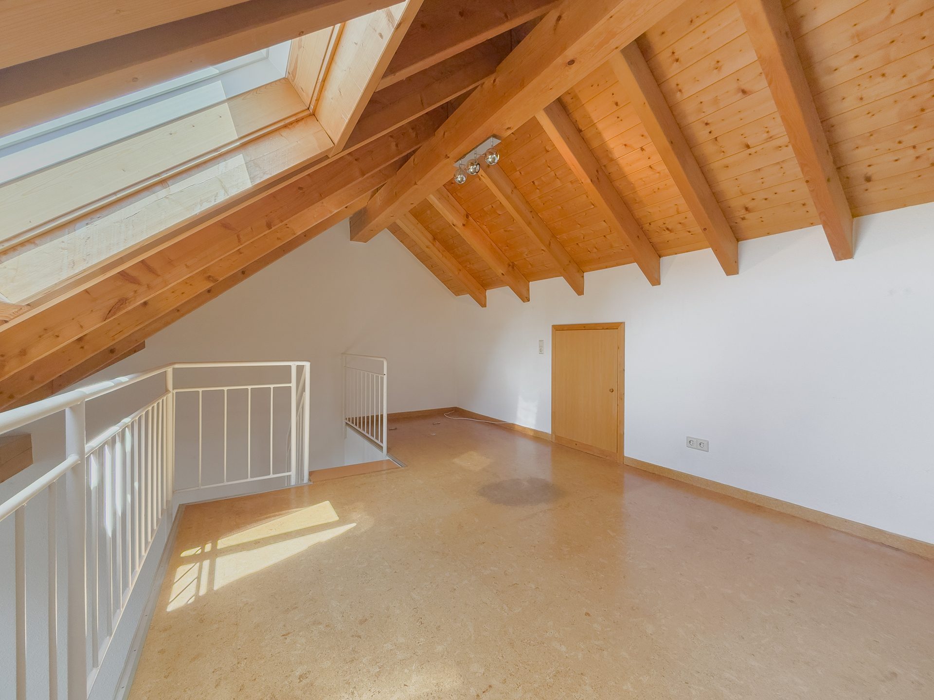 Immobilienangebot - Niedereschach - Alle - Wohnen auf zwei Ebenen:
4,5-Zimmer-Maisonettewohnung mit Balkon in gepflegter Wohnanlage