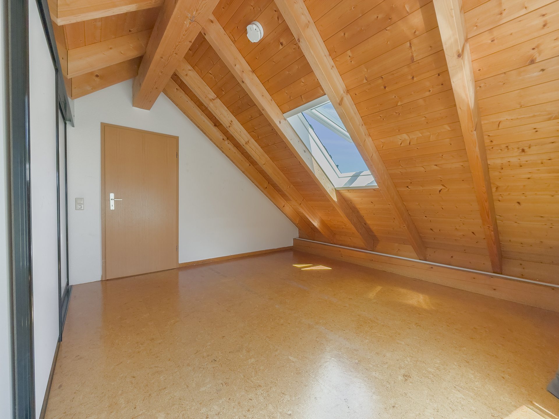 Immobilienangebot - Niedereschach - Alle - Wohnen auf zwei Ebenen:
4,5-Zimmer-Maisonettewohnung mit Balkon in gepflegter Wohnanlage
