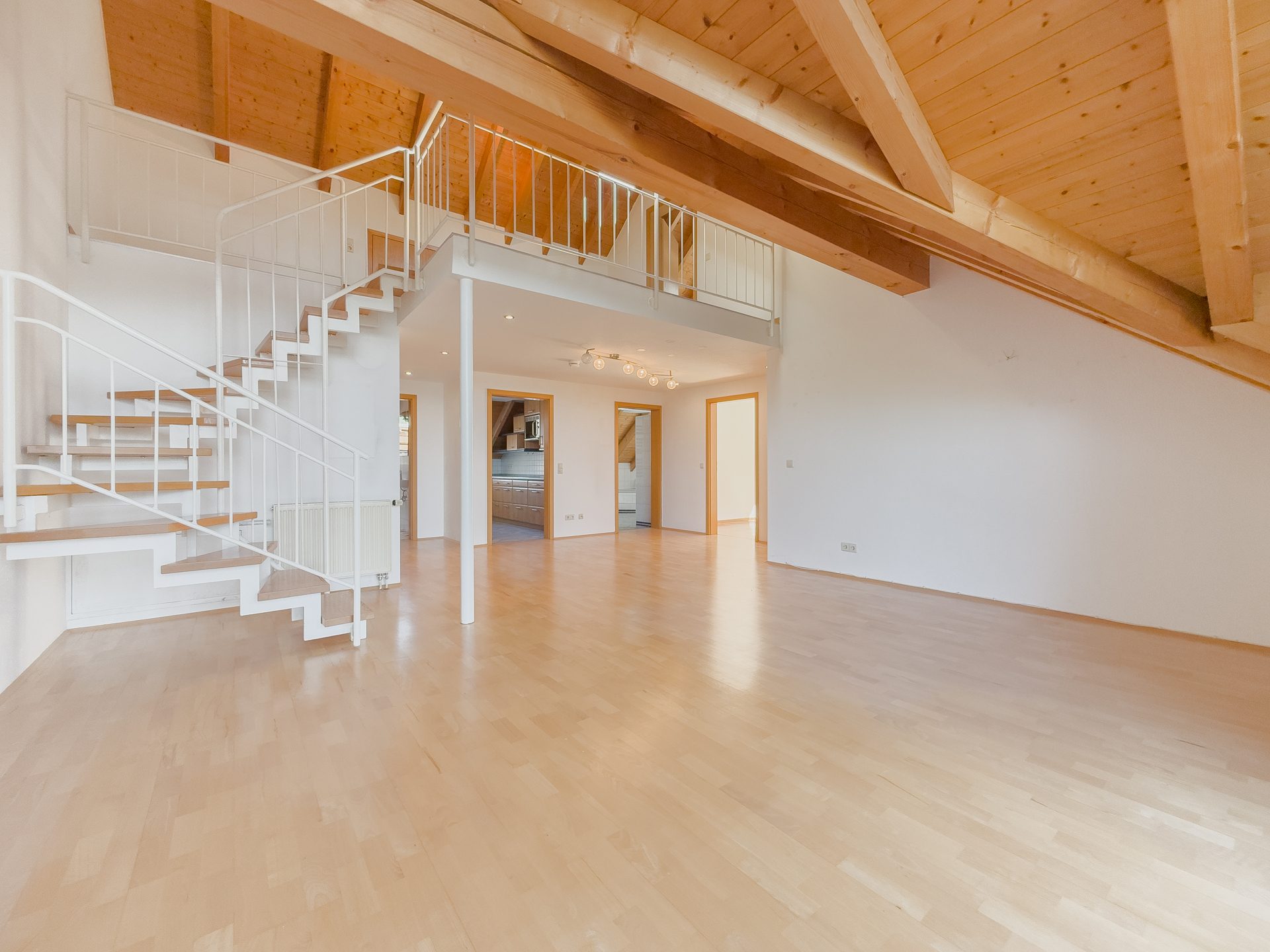 Immobilienangebot - Niedereschach - Alle - Wohnen auf zwei Ebenen:
4,5-Zimmer-Maisonettewohnung mit Balkon in gepflegter Wohnanlage
