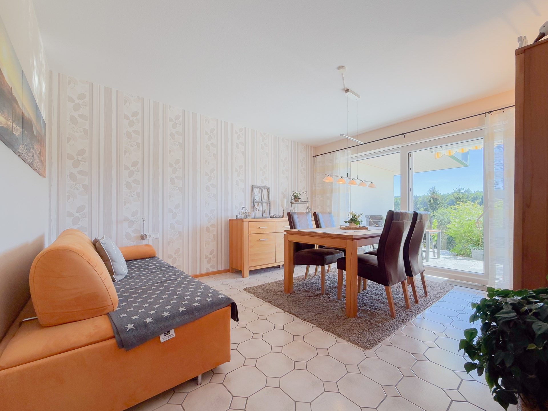 Immobilienangebot - Unterkirnach - Alle - Unverbaubarer Fernblick - Sonnenterrasse, Privatgarten, Wohnküche, Tageslichtbad & bald bezugsfrei!