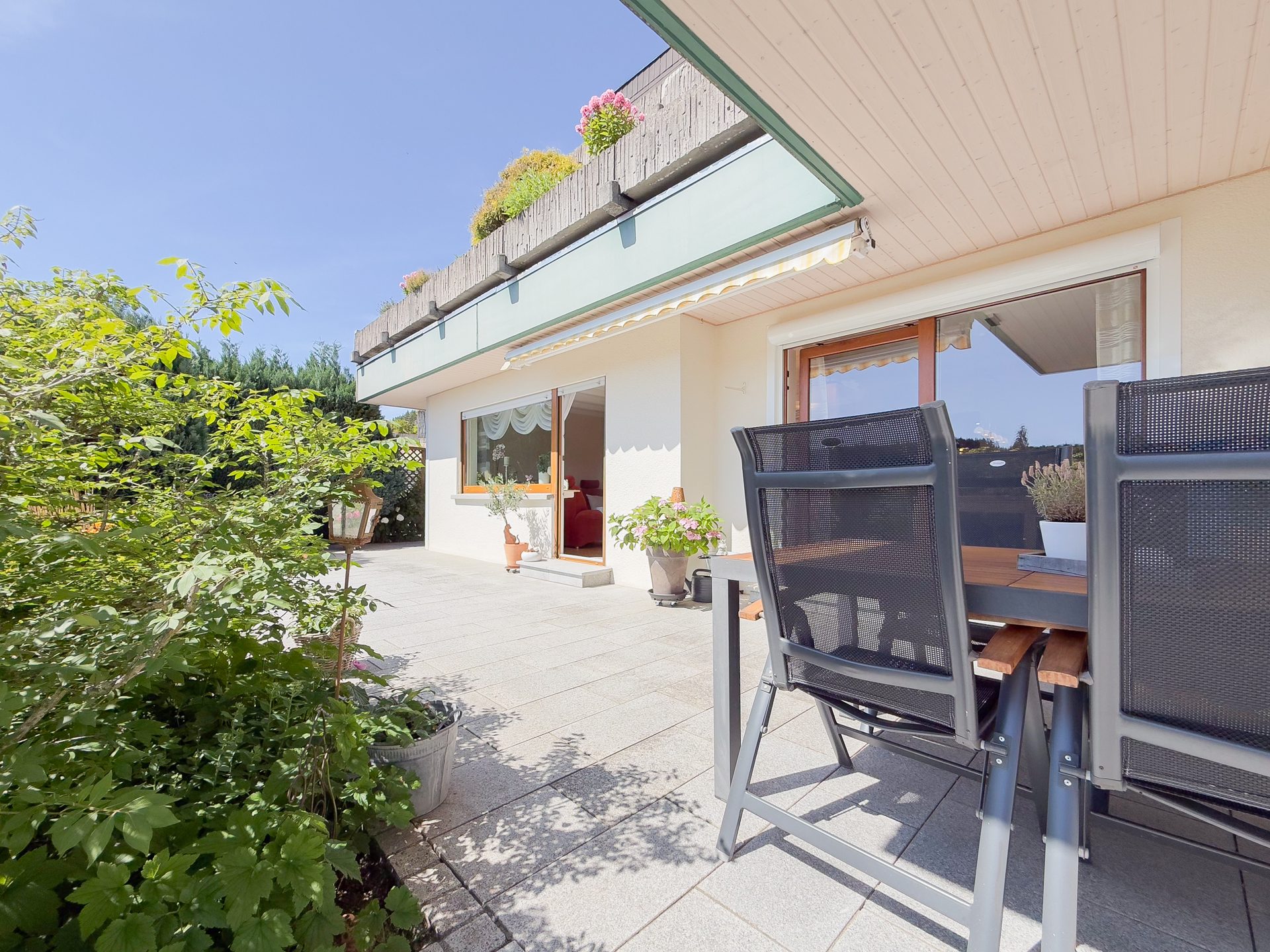 Immobilienangebot - Unterkirnach - Alle - Unverbaubarer Fernblick - Sonnenterrasse, Privatgarten, Wohnküche, Tageslichtbad & bald bezugsfrei!
