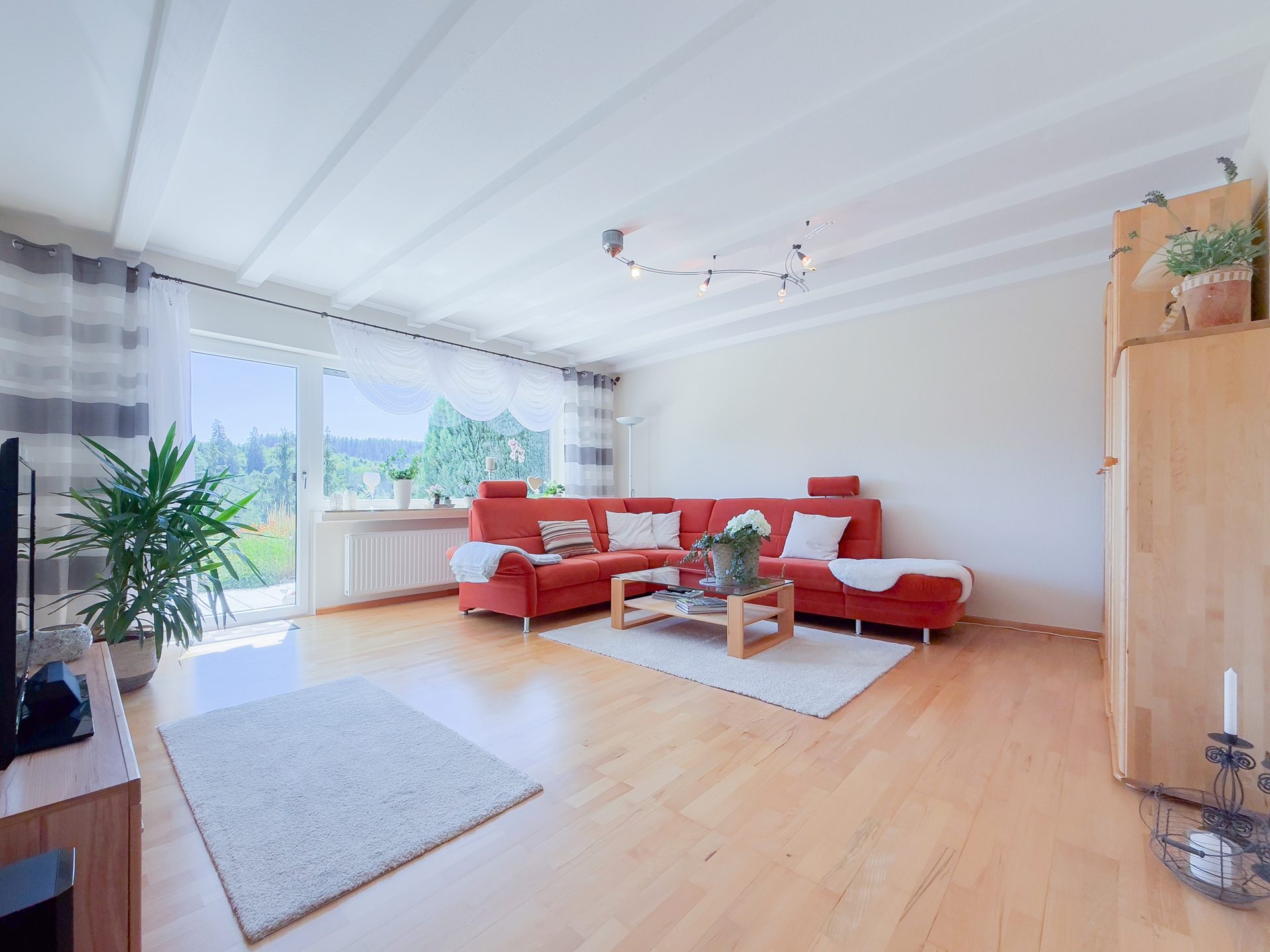 Immobilienangebot - Unterkirnach - Alle - Unverbaubarer Fernblick - Sonnenterrasse, Privatgarten, Wohnküche, Tageslichtbad & bald bezugsfrei!