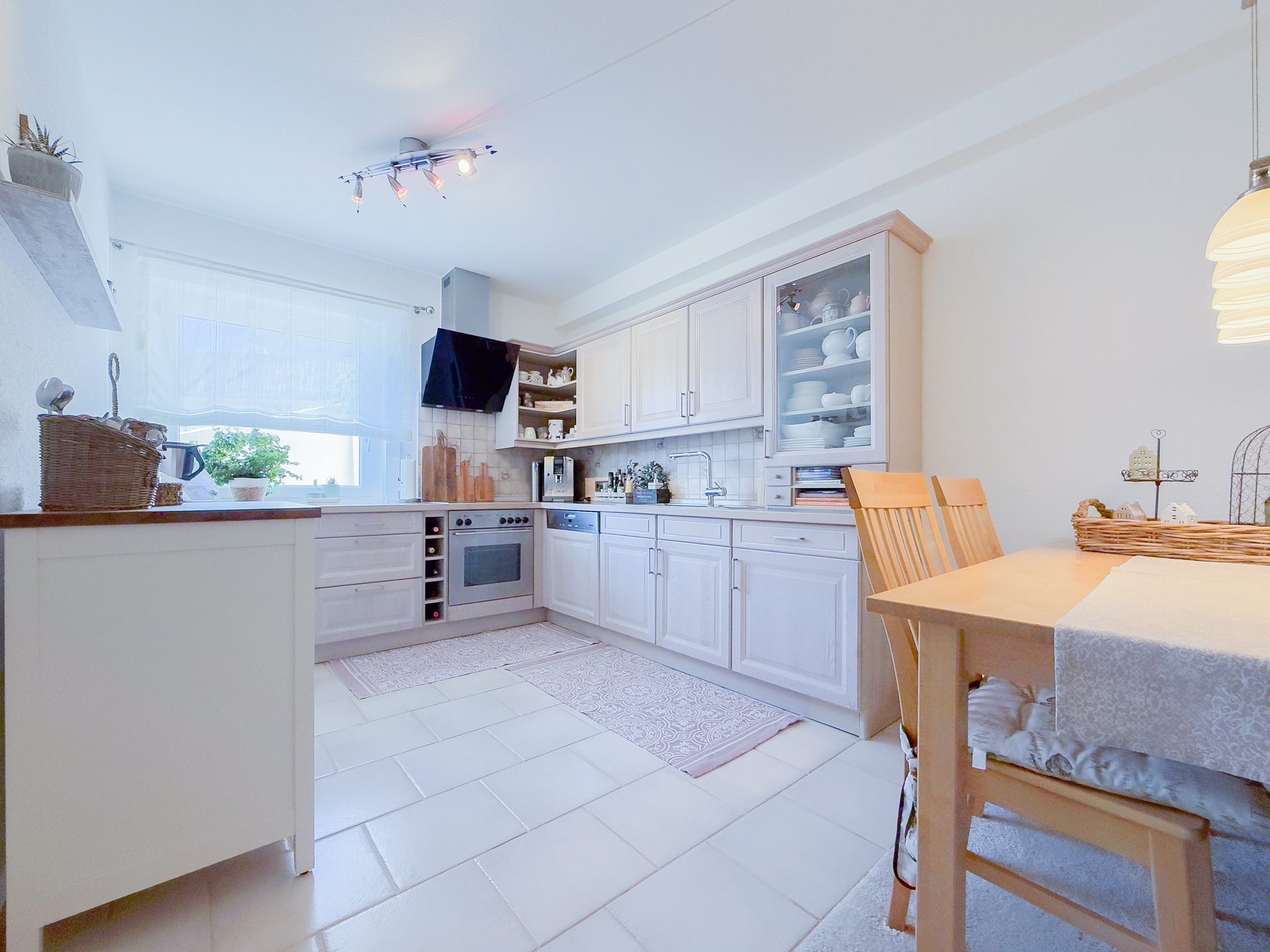 Immobilienangebot - Unterkirnach - Alle - Unverbaubarer Fernblick - Sonnenterrasse, Privatgarten, Wohnküche, Tageslichtbad & bald bezugsfrei!