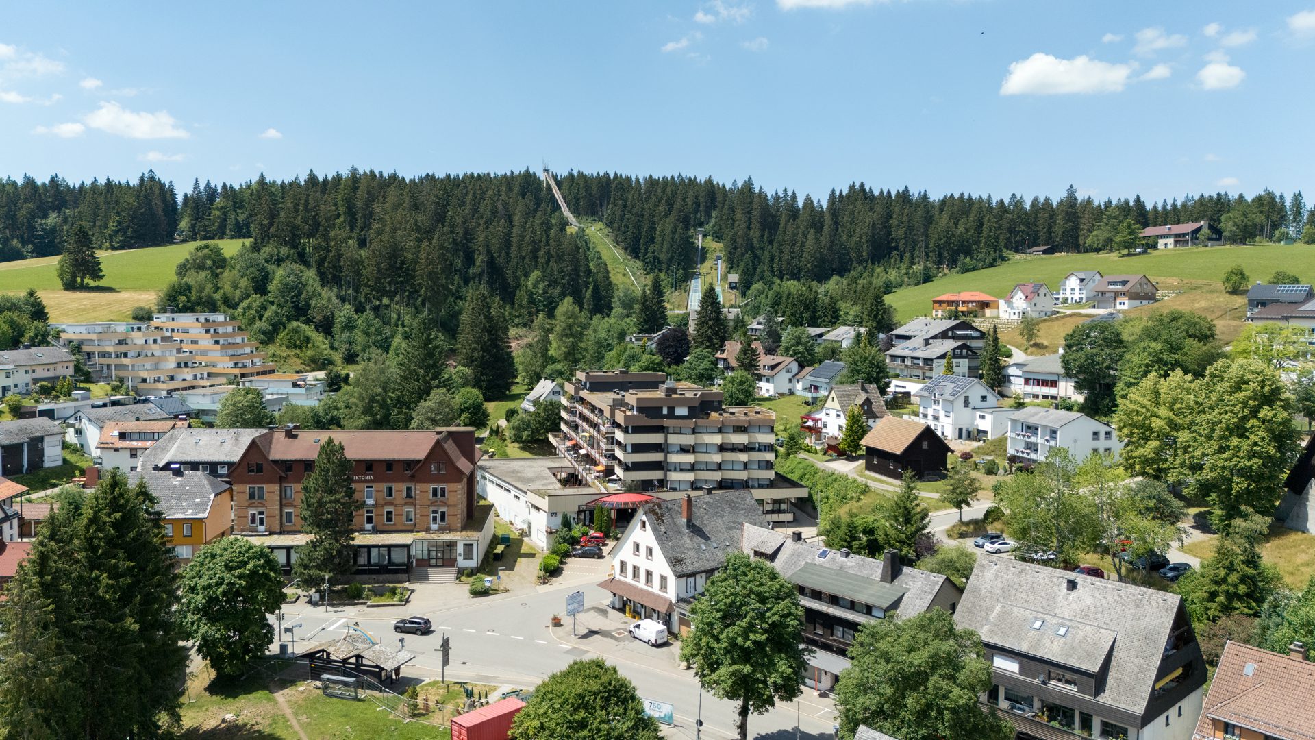 24 Außenansicht Immobilienangebot - Schönwald im Schwarzwald - Alle - Komfort-Apartment mit Wellnessbereich
