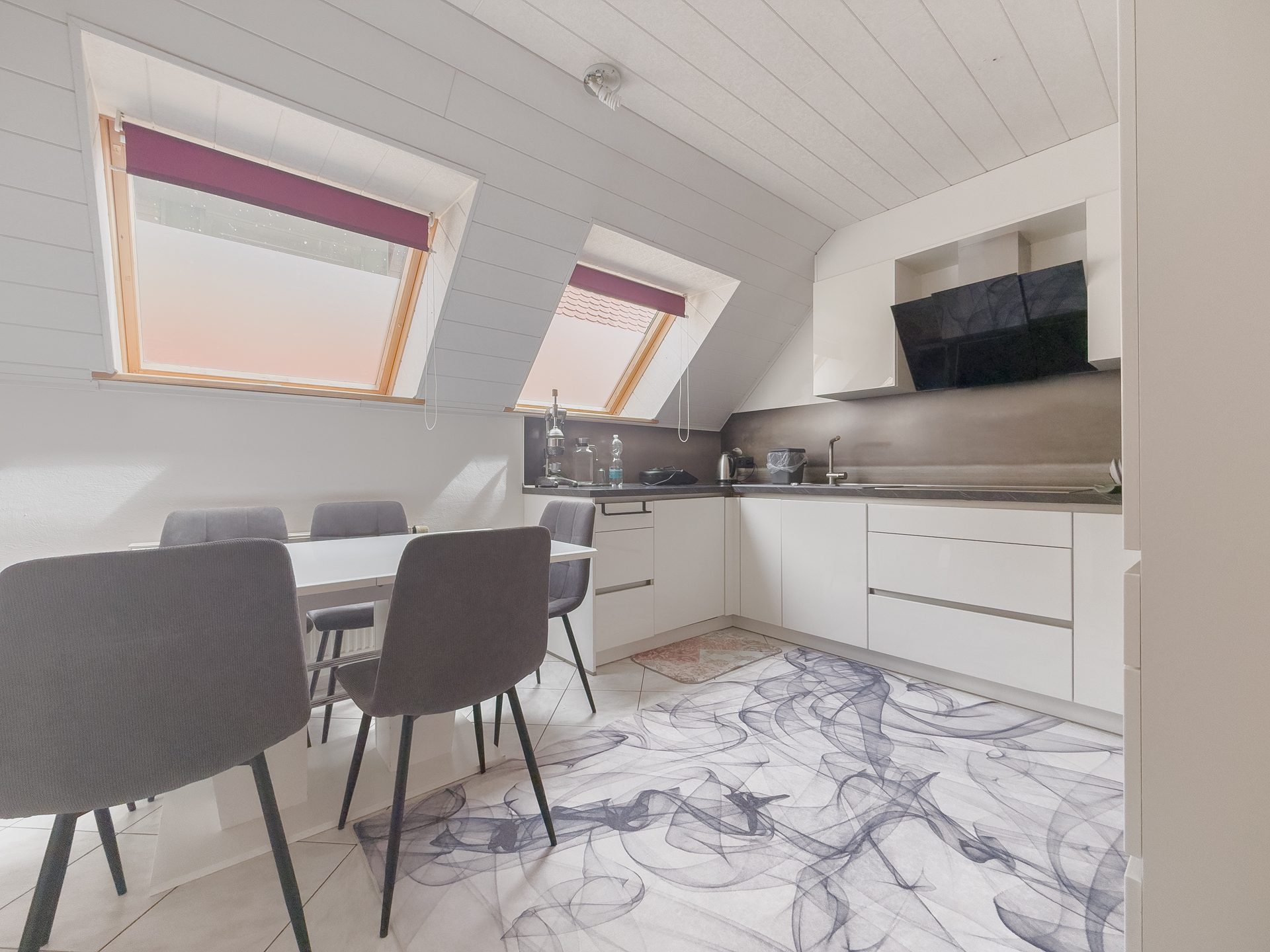 05 Essbereich – Küche Immobilienangebot - Bopfingen - Alle - Stadtleben direkt vor der Tür:
Vermietete Maisonettewohnung mit Balkon im Herzen von Bopfingen