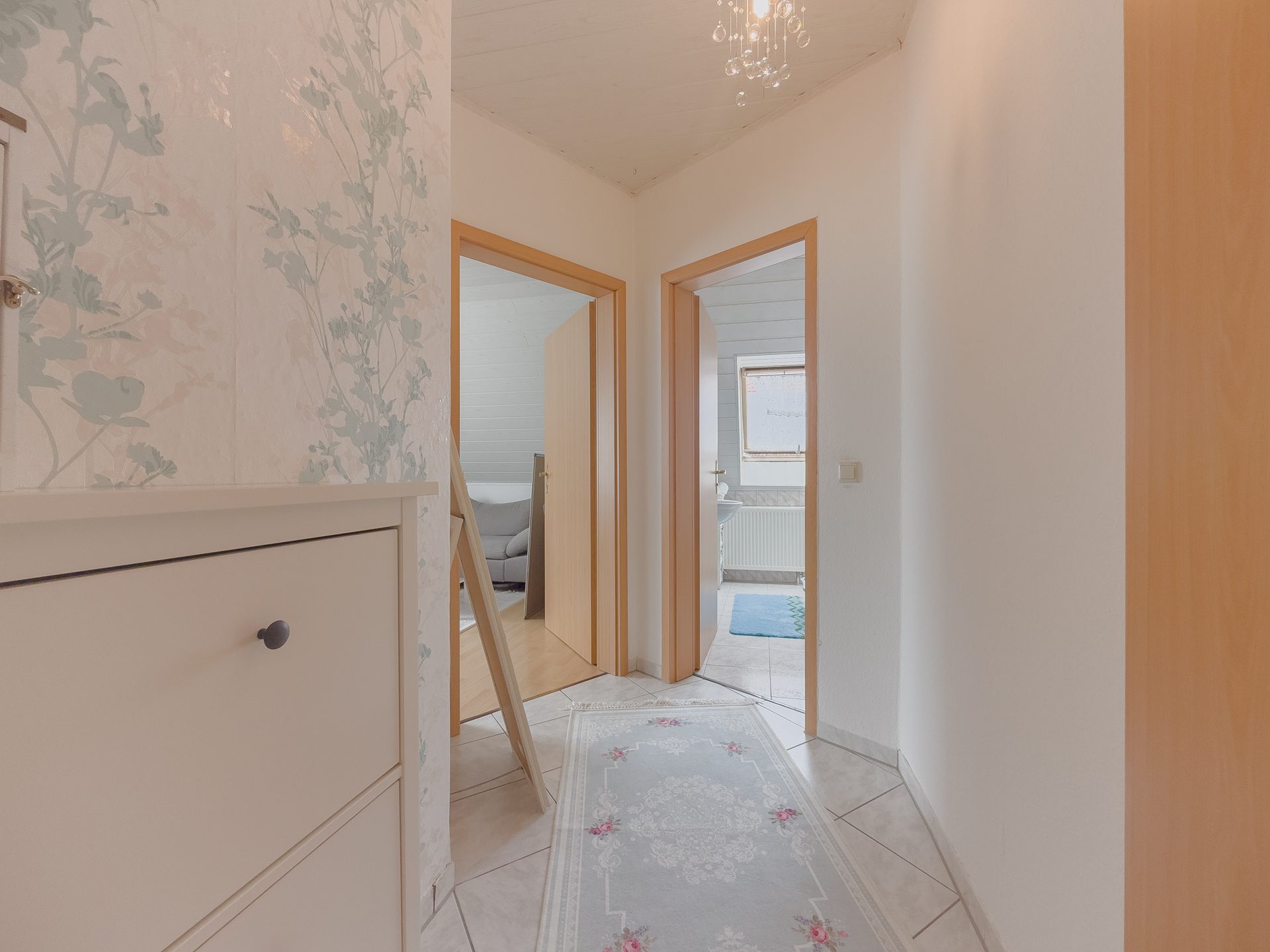 10 Flur_2 Immobilienangebot - Bopfingen - Alle - Stadtleben direkt vor der Tür:
Vermietete Maisonettewohnung mit Balkon im Herzen von Bopfingen
