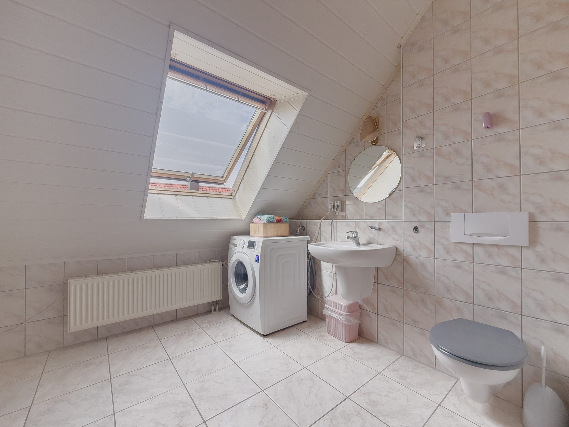 13 DG-Badezimmer Immobilienangebot - Bopfingen - Alle - Stadtleben direkt vor der Tür:
Vermietete Maisonettewohnung mit Balkon im Herzen von Bopfingen
