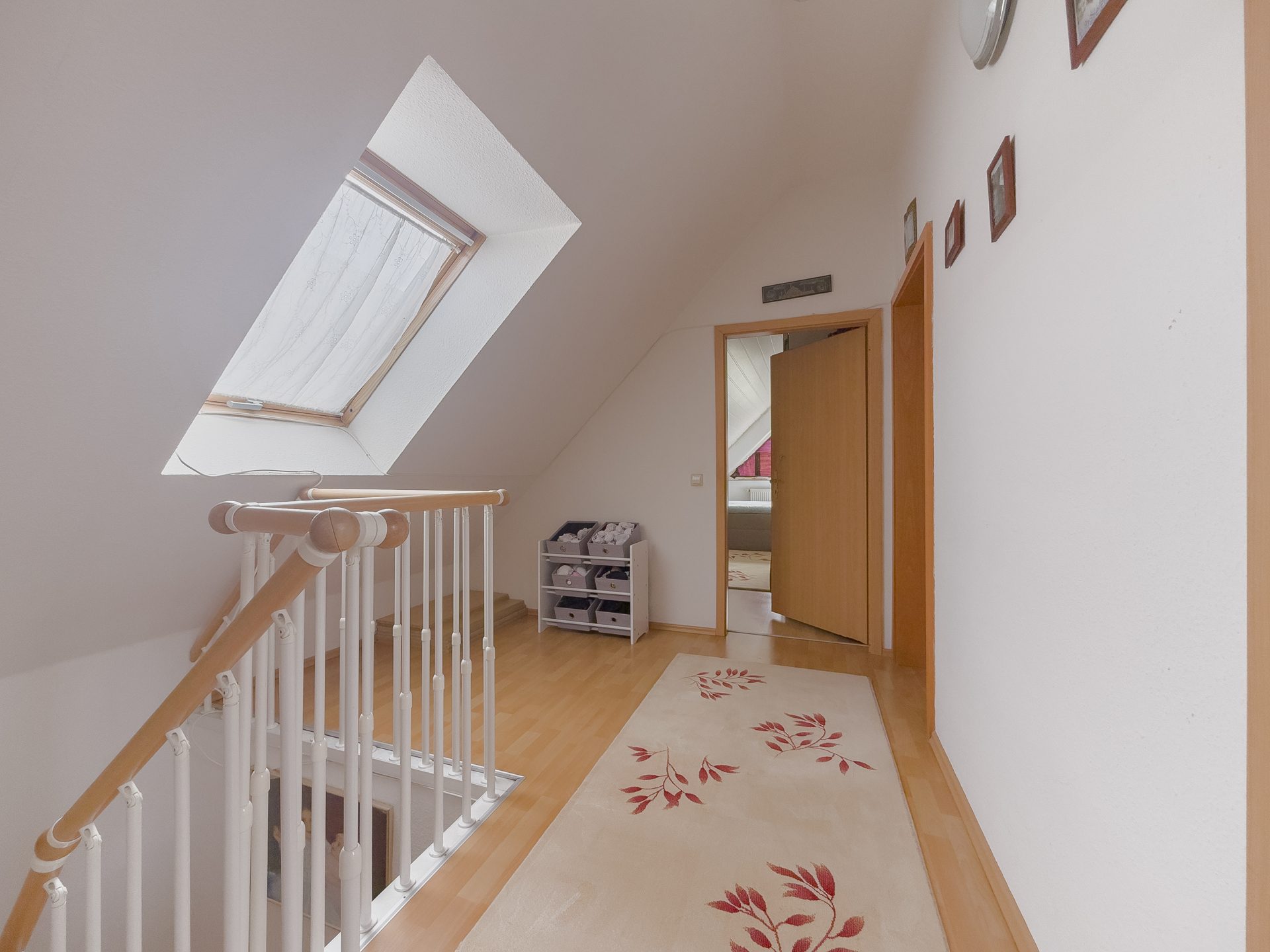 15 DG-Flur Immobilienangebot - Bopfingen - Alle - Stadtleben direkt vor der Tür:
Vermietete Maisonettewohnung mit Balkon im Herzen von Bopfingen
