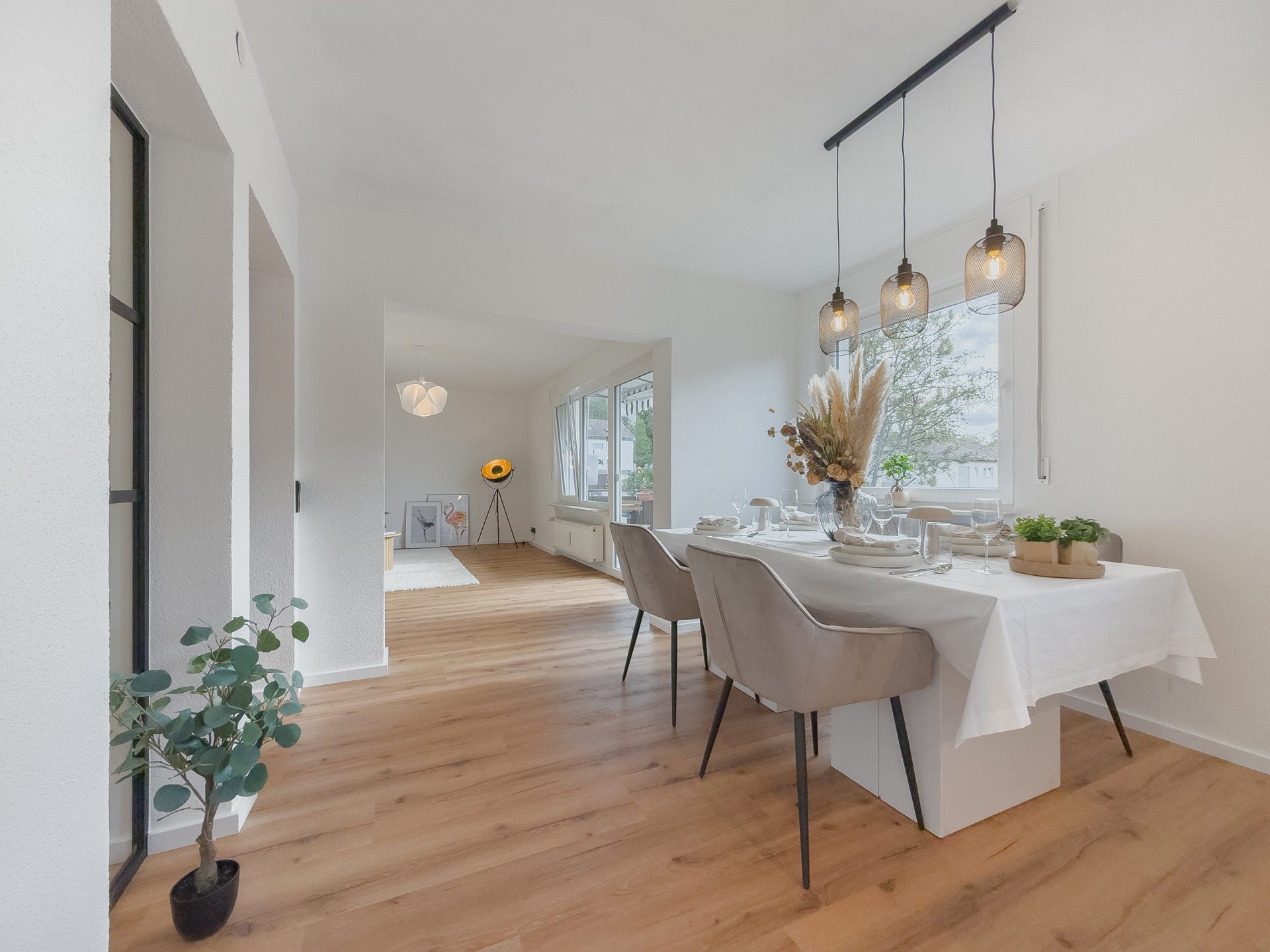 Immobilienangebot - Bad Dürrheim - Alle - Exklusiv modernisiert:
3,5-Zi.-Eigentumswohnung mit Westbalkon in Top-Lage von Bad Dürrheim