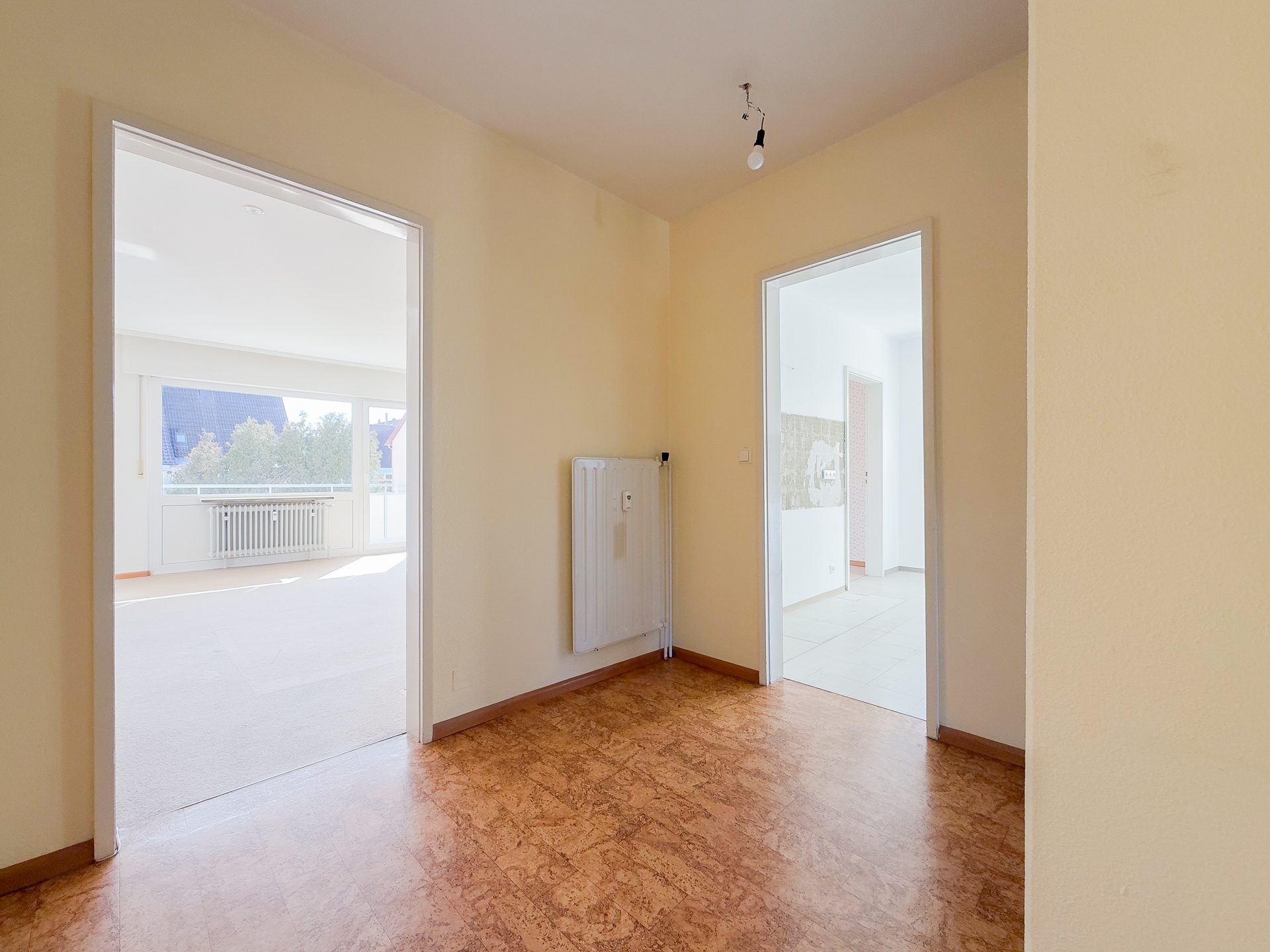 Immobilienangebot - Villingen-Schwenningen - Alle - Bevorzugte Lage, großer Wohnbereich,  sonniger SW-Balkon, TG-Platz, neue Heizung, sofort bezugsfrei!
