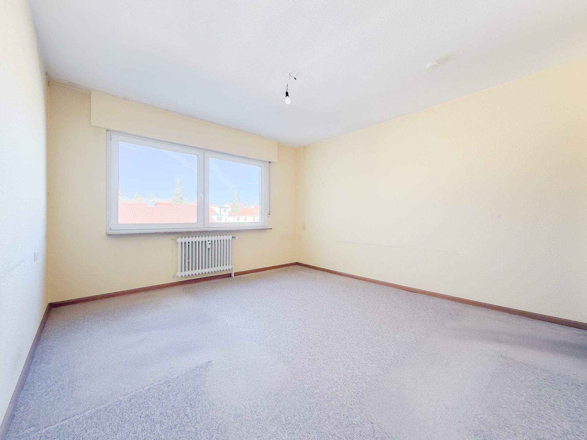 Immobilienangebot - Villingen-Schwenningen - Alle - Bevorzugte Lage, großer Wohnbereich,  sonniger SW-Balkon, TG-Platz, neue Heizung, sofort bezugsfrei!
