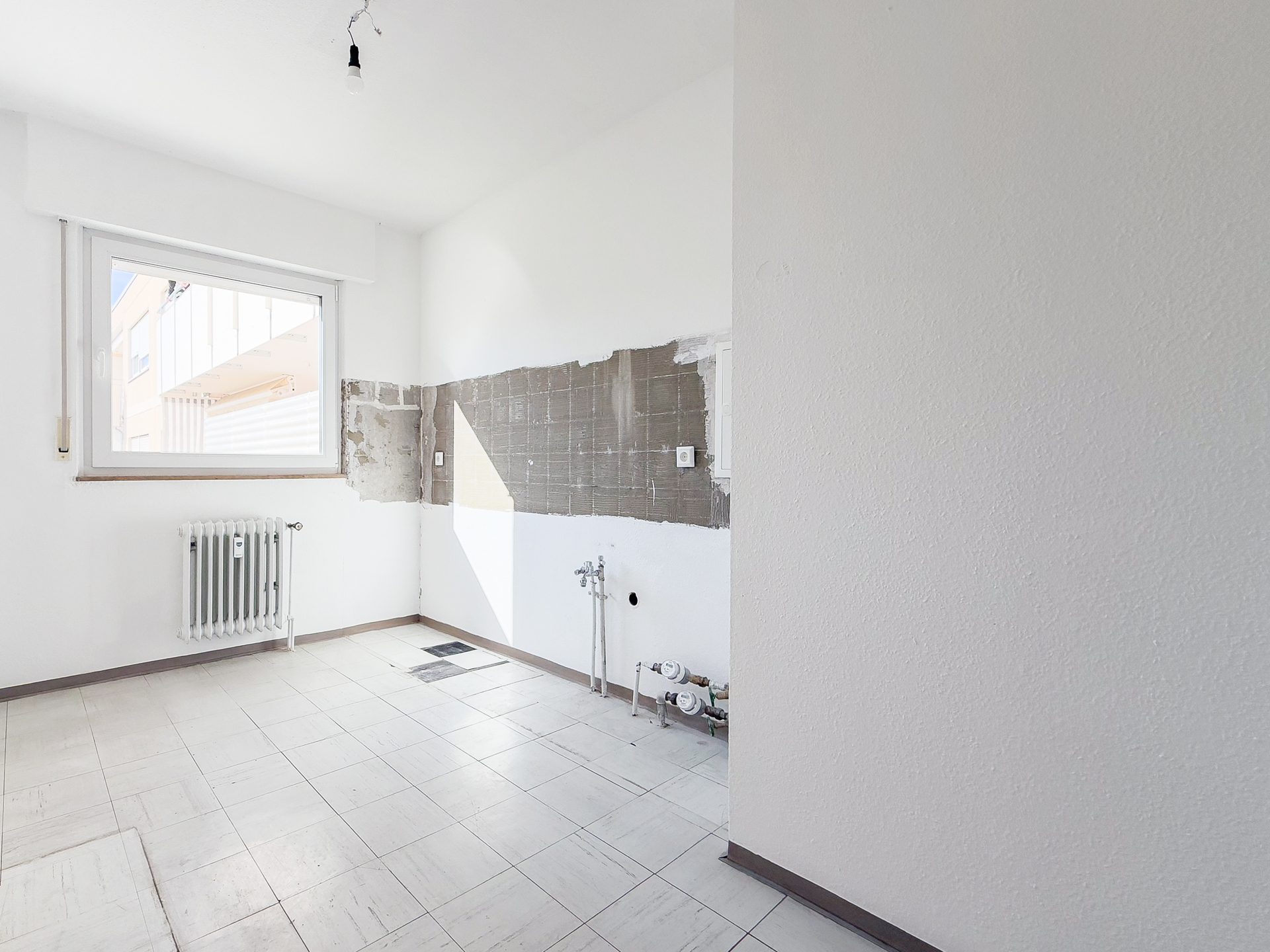 Immobilienangebot - Villingen-Schwenningen - Alle - Bevorzugte Lage, großer Wohnbereich,  sonniger SW-Balkon, TG-Platz, neue Heizung, sofort bezugsfrei!