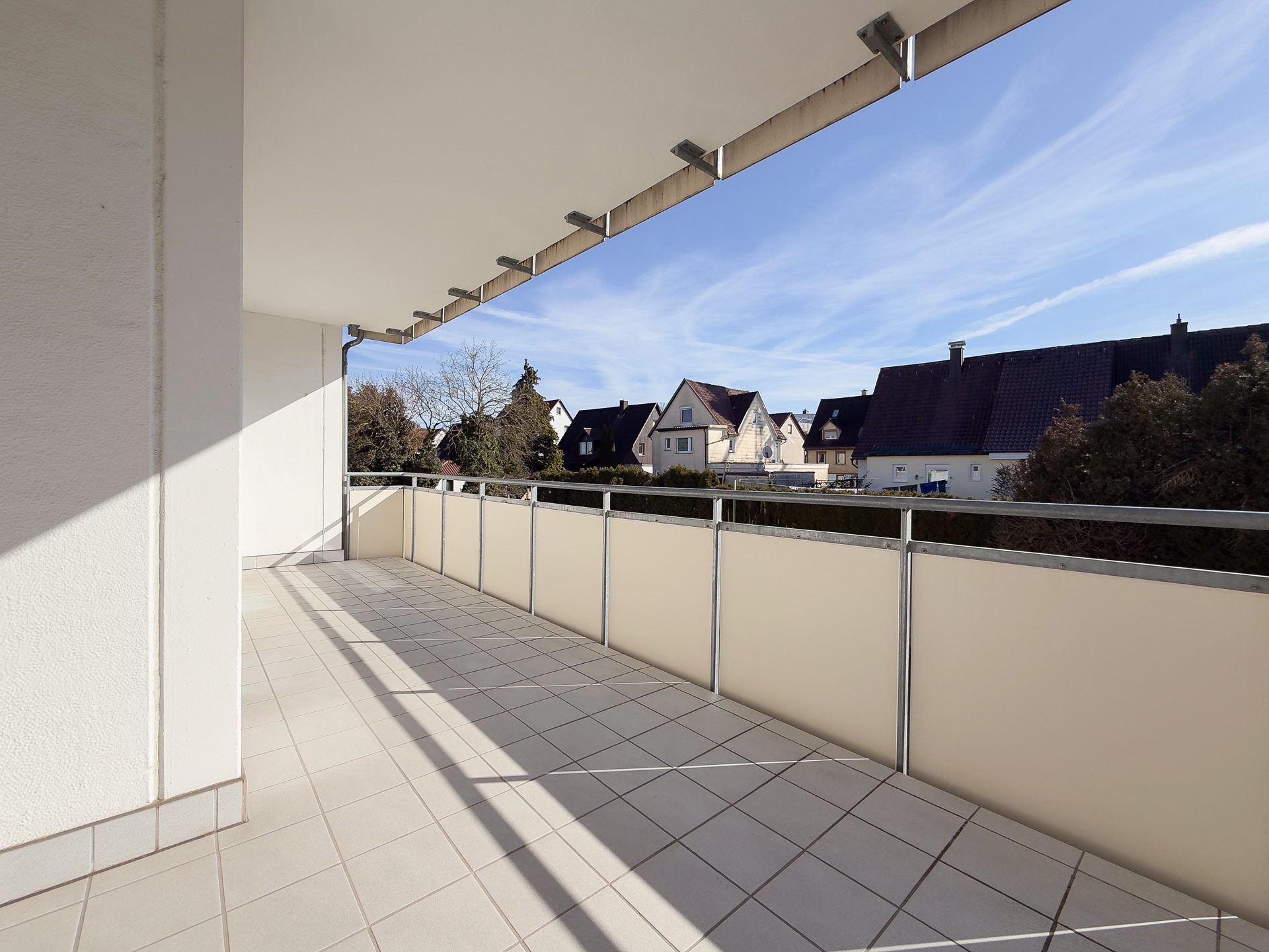 Immobilienangebot - Villingen-Schwenningen - Alle - Bevorzugte Lage, großer Wohnbereich,  sonniger SW-Balkon, TG-Platz, neue Heizung, sofort bezugsfrei!