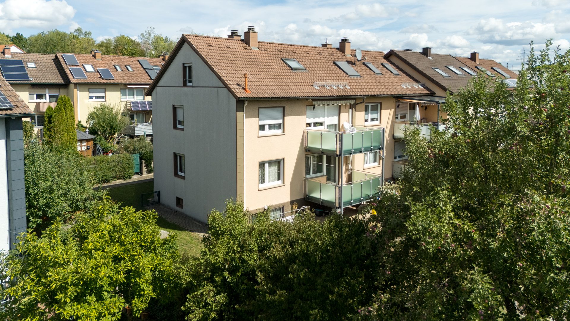 Immobilienangebot - Villingen-Schwenningen - Alle - Vielseitiges Reihen-Endhaus auf drei Ebenen; 8 Zimmer, großer Garten & attraktive Lage im Goldenbühl