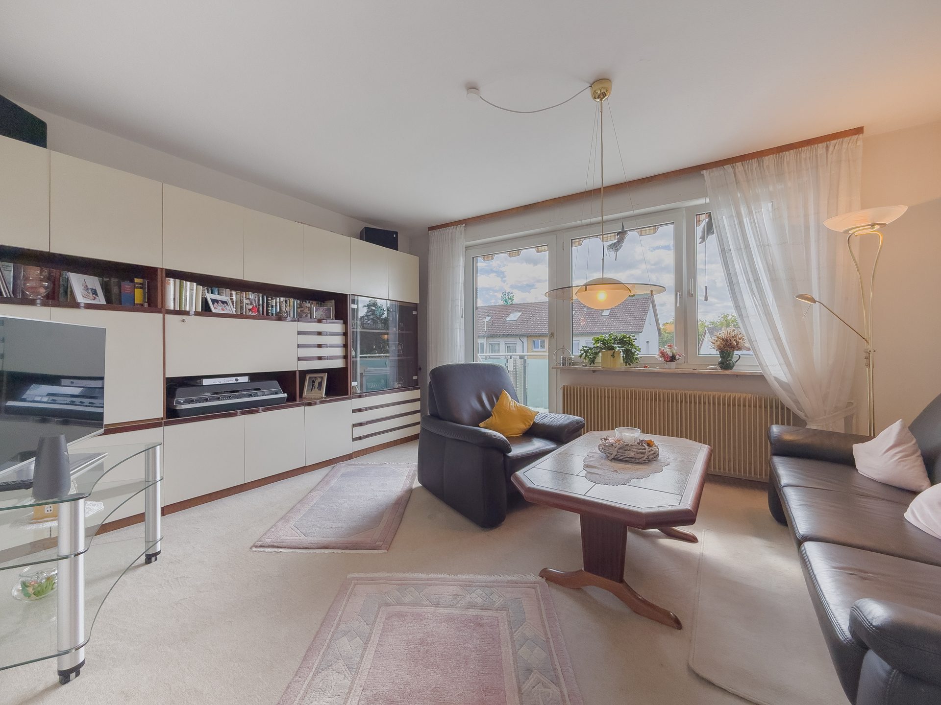 02 OG Wohnzimmer Immobilienangebot - Villingen-Schwenningen - Alle - Vielseitiges Reihen-Endhaus auf drei Ebenen; 8 Zimmer, großer Garten & attraktive Lage im Goldenbühl