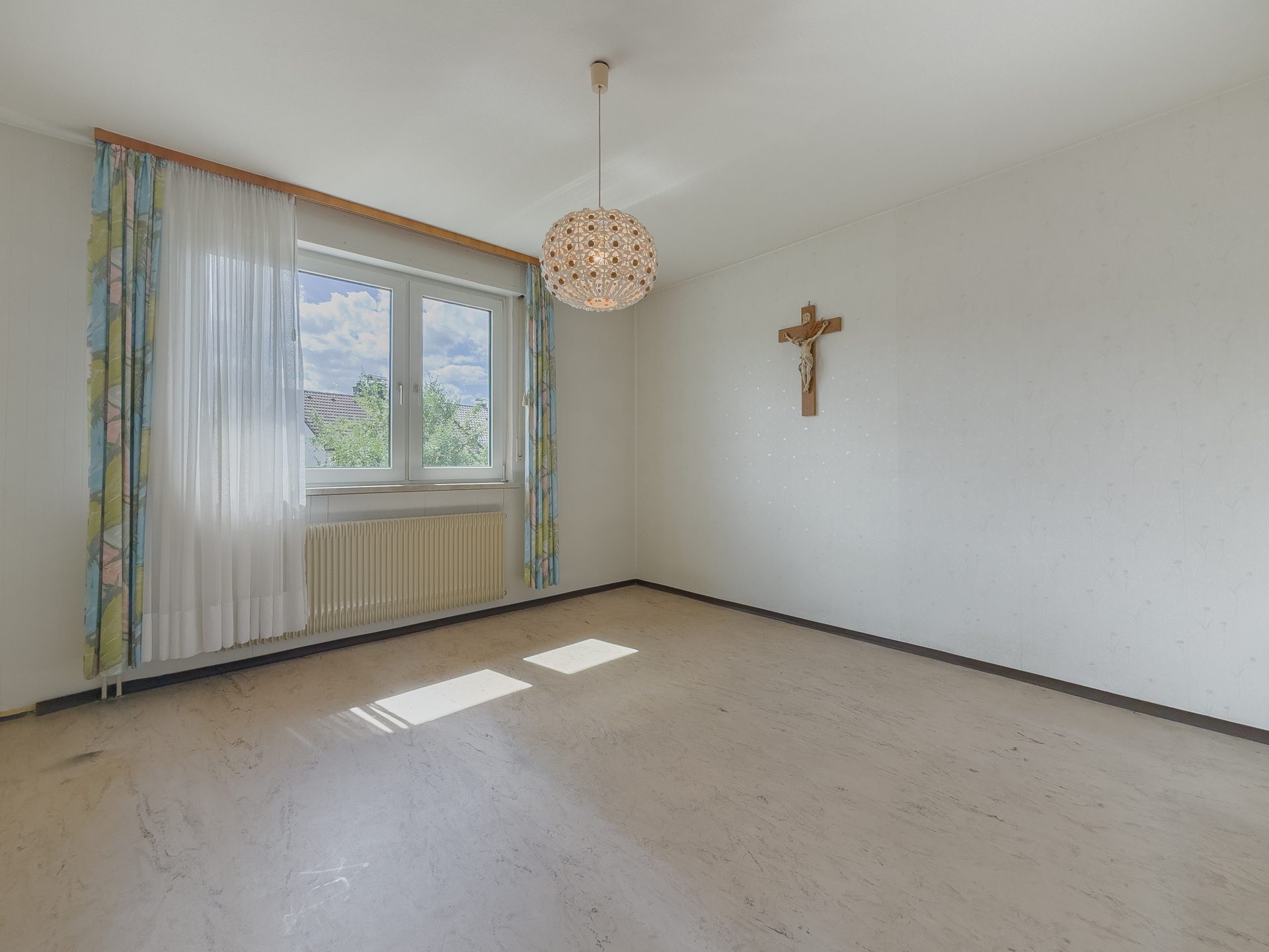 04 OG Schlafzimmer Immobilienangebot - Villingen-Schwenningen - Alle - Vielseitiges Reihen-Endhaus auf drei Ebenen; 8 Zimmer, großer Garten & attraktive Lage im Goldenbühl