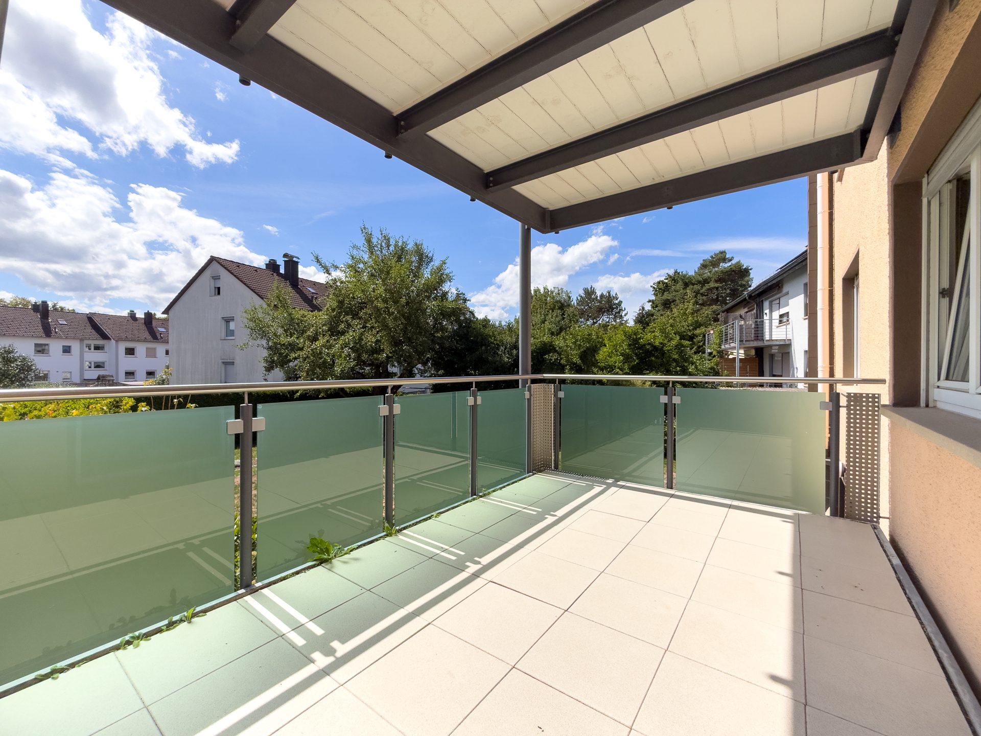 15 EG Balkon Immobilienangebot - Villingen-Schwenningen - Alle - Vielseitiges Reihen-Endhaus auf drei Ebenen; 8 Zimmer, großer Garten & attraktive Lage im Goldenbühl