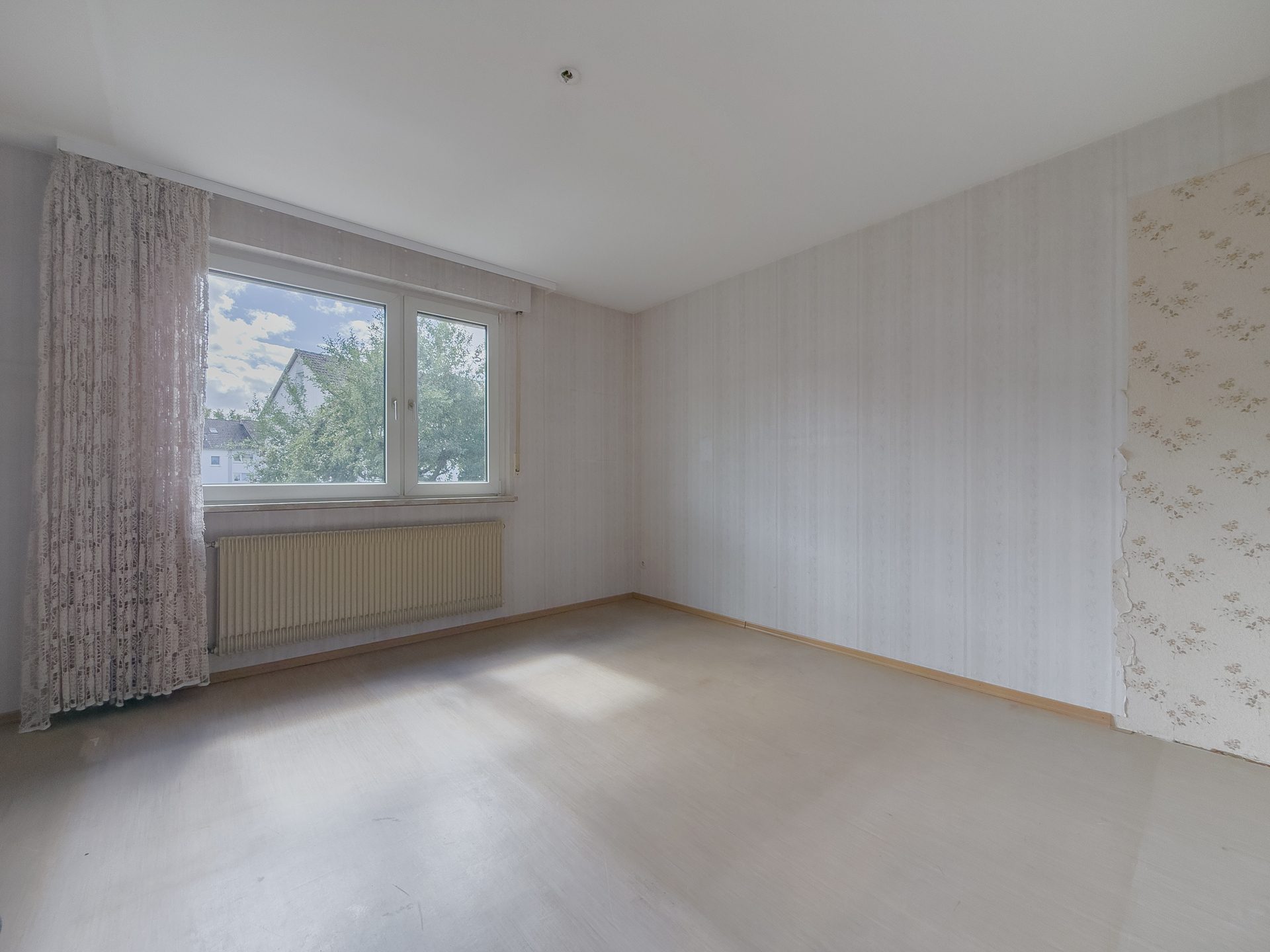 16 EG Schlafzimmer Immobilienangebot - Villingen-Schwenningen - Alle - Vielseitiges Reihen-Endhaus auf drei Ebenen; 8 Zimmer, großer Garten & attraktive Lage im Goldenbühl