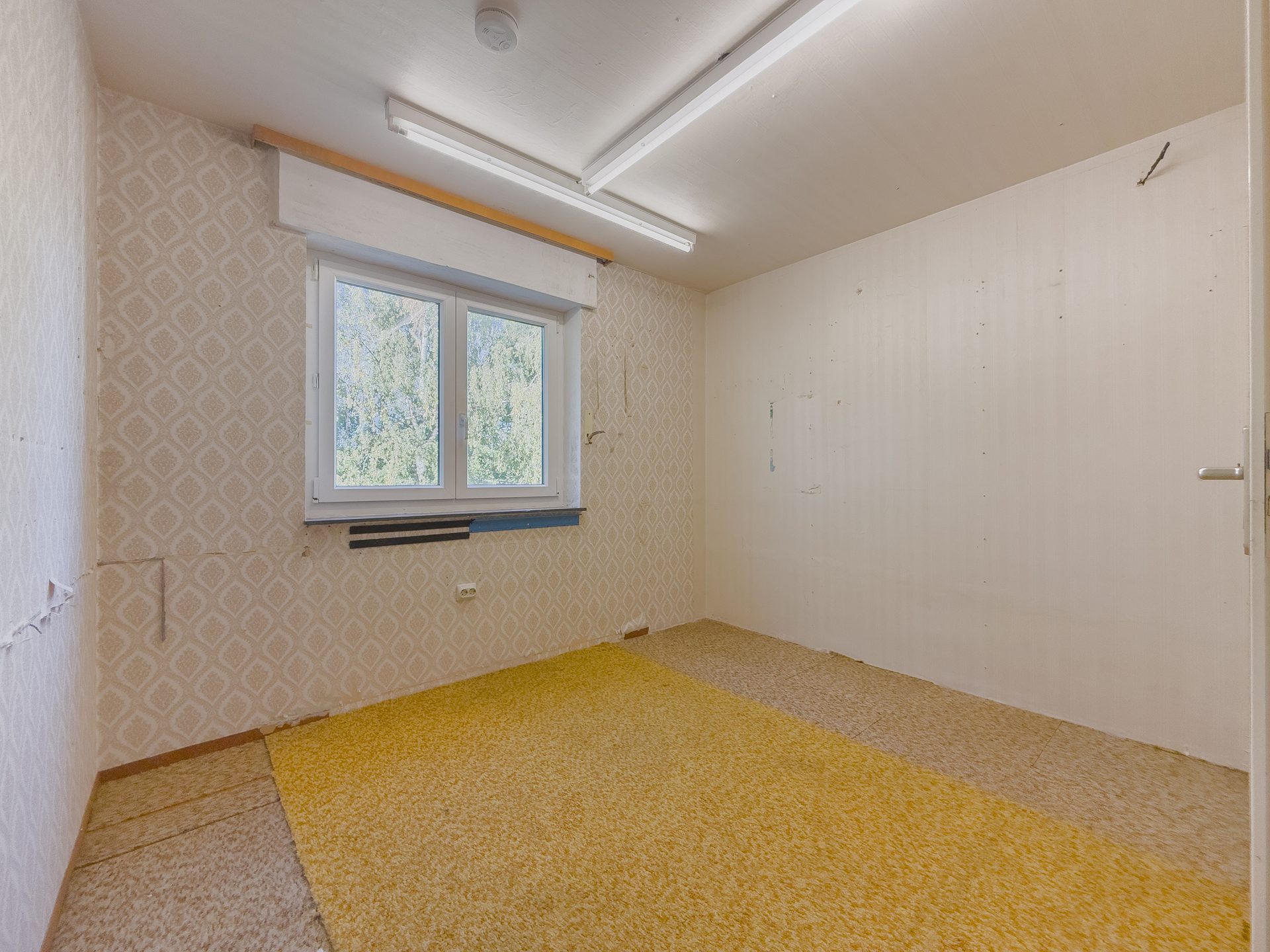12 Mansardraum im DG (unbeheizt) Immobilienangebot - Villingen-Schwenningen - Alle - Westbalkon, Wintergarten & ein Extra-Raum unterm Dach
3-Zimmer Wohnung mit Renovierungspotenzial