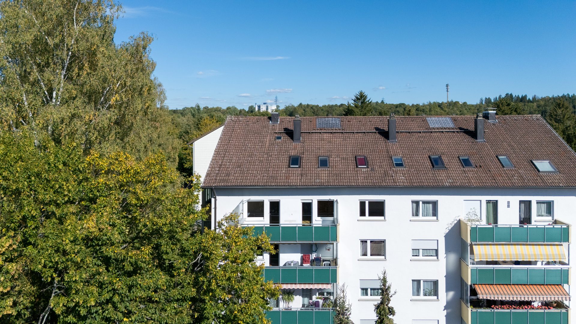13 Außenansicht West Immobilienangebot - Villingen-Schwenningen - Alle - Westbalkon, Wintergarten & ein Extra-Raum unterm Dach
3-Zimmer Wohnung mit Renovierungspotenzial