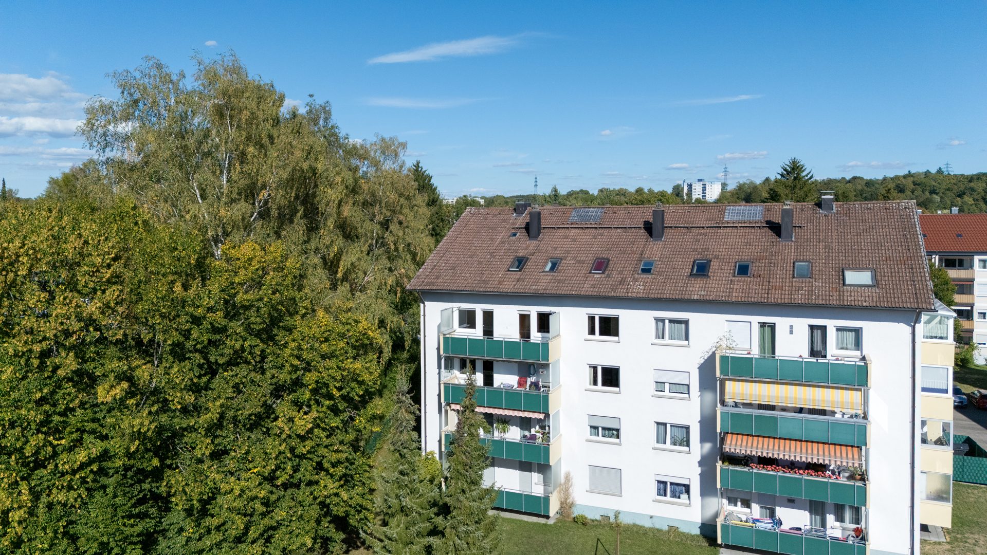 14 Außenansicht Gebäude Immobilienangebot - Villingen-Schwenningen - Alle - Westbalkon, Wintergarten & ein Extra-Raum unterm Dach
3-Zimmer Wohnung mit Renovierungspotenzial