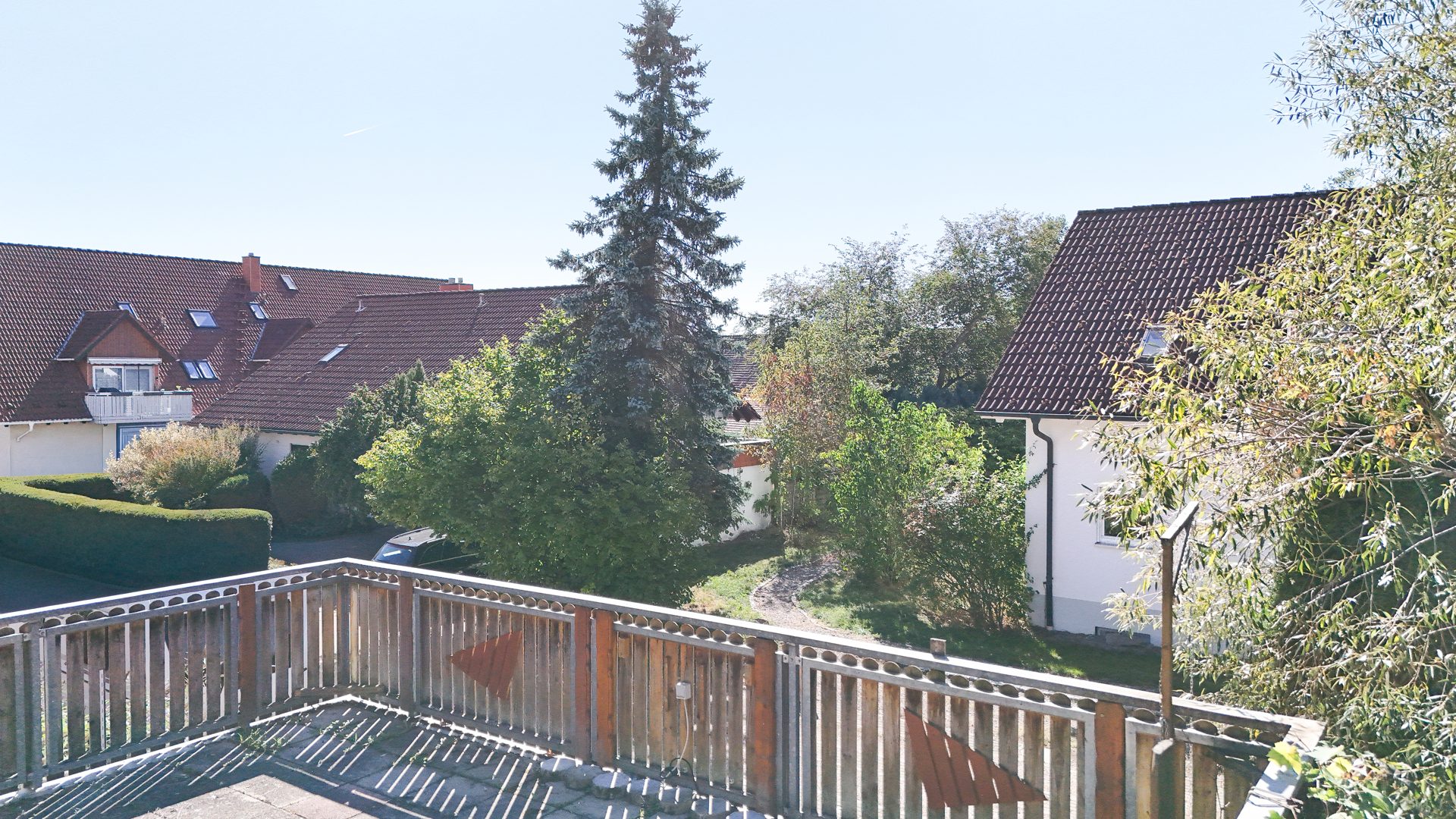 Ausblick Terrasse Immobilienangebot - Donaueschingen / Wolterdingen - Alle - Ruhige Wohnlage & idyllischer Garten - riesige Sonnenterrasse, Balkon, 2 Bäder, sofort bezugsfrei!