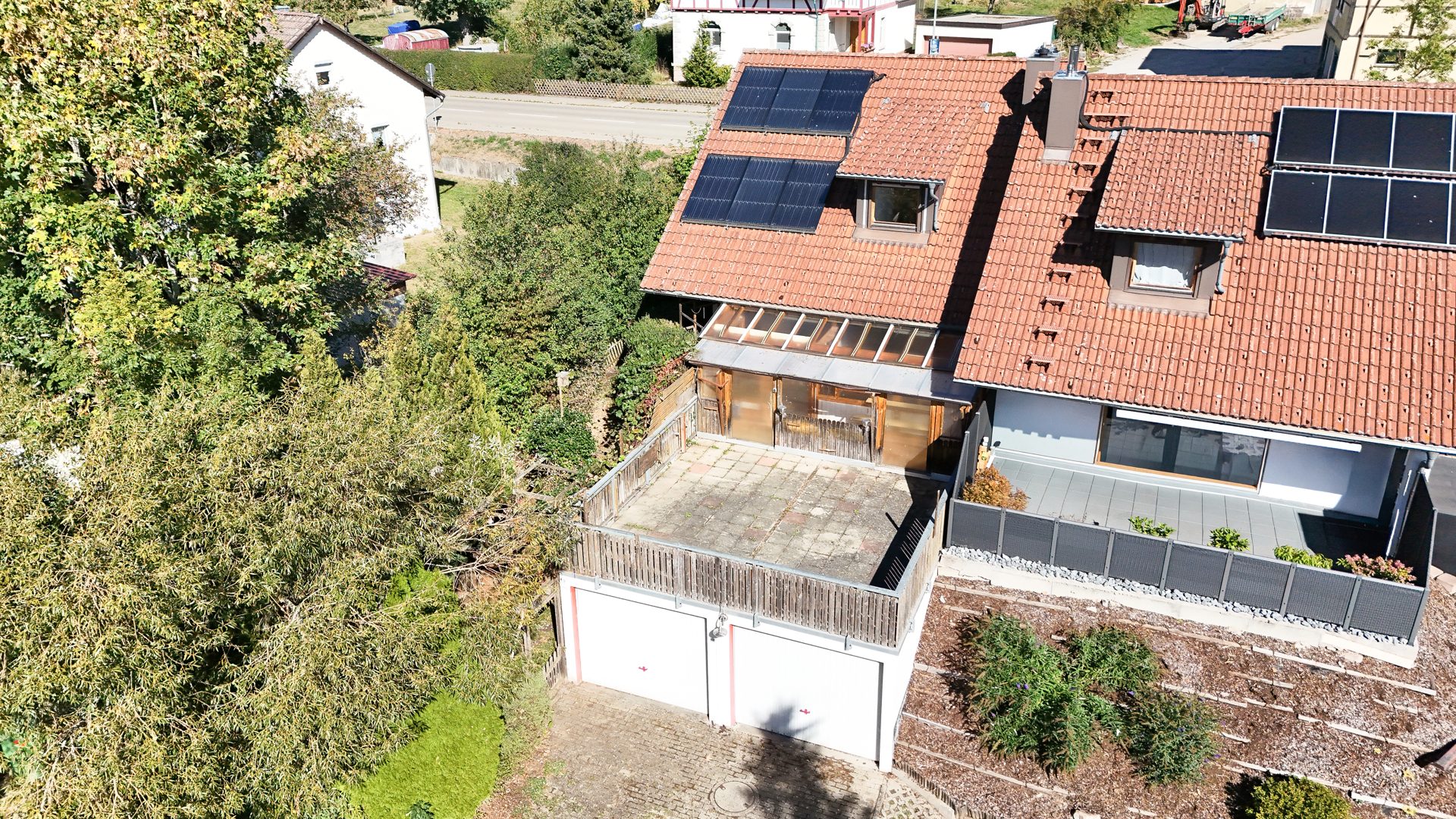 Außenansicht 2 Immobilienangebot - Donaueschingen / Wolterdingen - Alle - Ruhige Wohnlage & idyllischer Garten - riesige Sonnenterrasse, Balkon, 2 Bäder, sofort bezugsfrei!