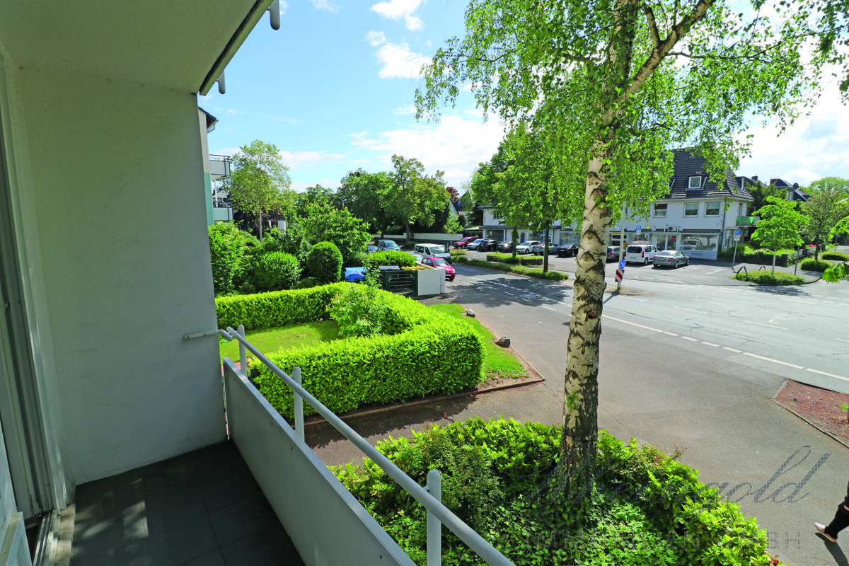 Immobilienangebot - Bonn - Wohnungen - Gut geschnittene 4-Zimmer-Wohnung mit modernisiertem Bad:
mit 2 Balkone , Ruhig und gut angebunden