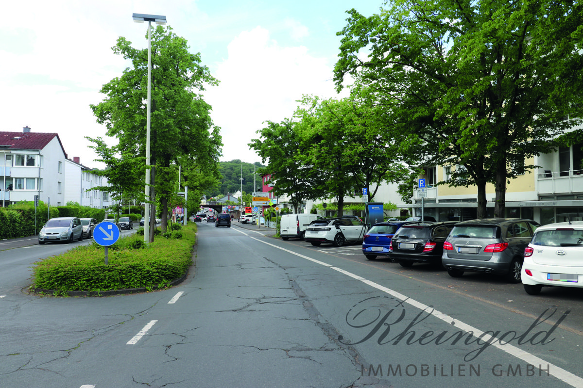 Immobilienangebot - Bonn - Wohnungen - Gut geschnittene 4-Zimmer-Wohnung mit modernisiertem Bad:
mit 2 Balkone , Ruhig und gut angebunden