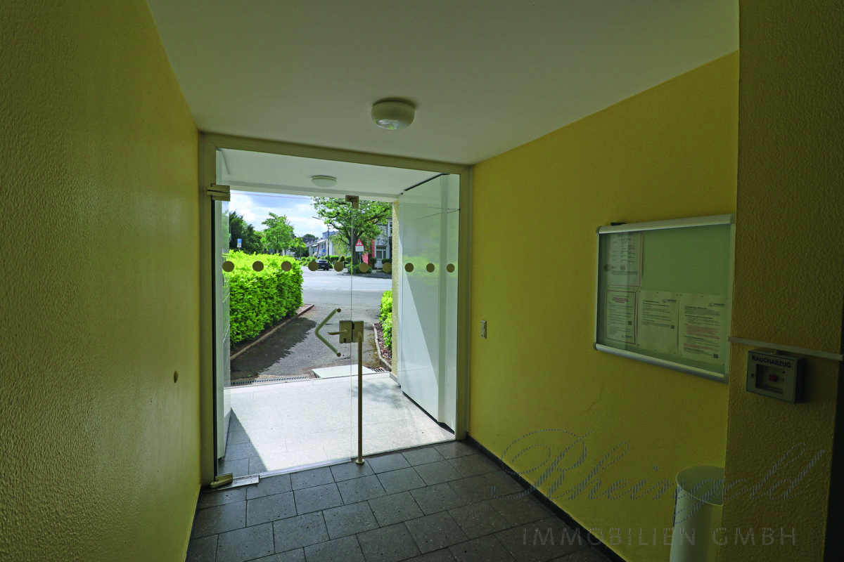 Immobilienangebot - Bonn - Wohnungen - Gut geschnittene 4-Zimmer-Wohnung mit modernisiertem Bad:
mit 2 Balkone , Ruhig und gut angebunden