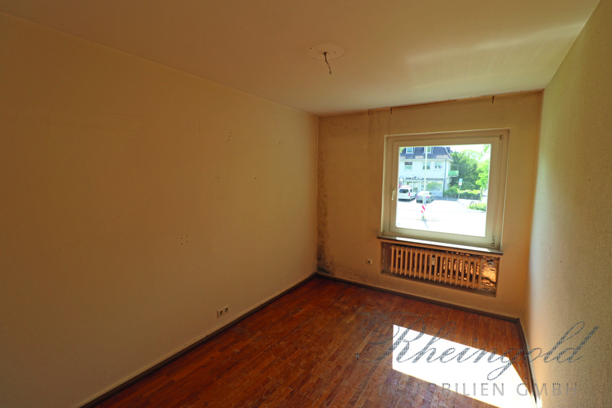 Immobilienangebot - Bonn - Wohnungen - Gut geschnittene 4-Zimmer-Wohnung mit modernisiertem Bad:
mit 2 Balkone , Ruhig und gut angebunden