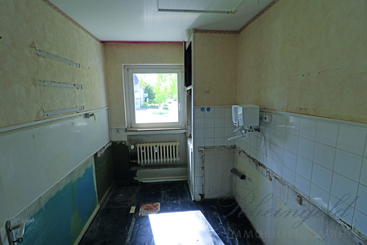 Immobilienangebot - Bonn - Wohnungen - Gut geschnittene 4-Zimmer-Wohnung mit modernisiertem Bad:
mit 2 Balkone , Ruhig und gut angebunden