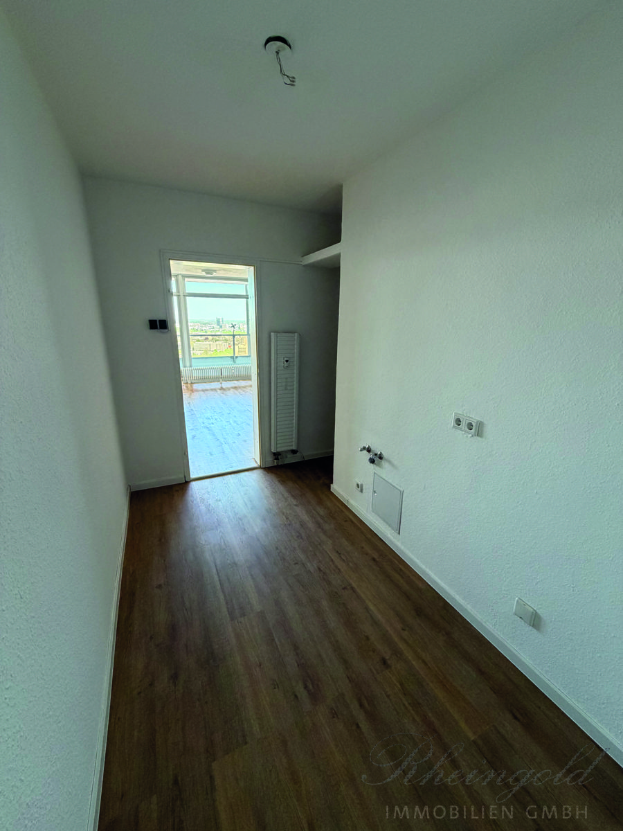 Immobilienangebot - Köln - Wohnungen - Großzügig wohnen: 1 Ebene & 1 Stellplatz Nutzen, andere Ebene & 3 Stellplätze refinanzieren Kosten