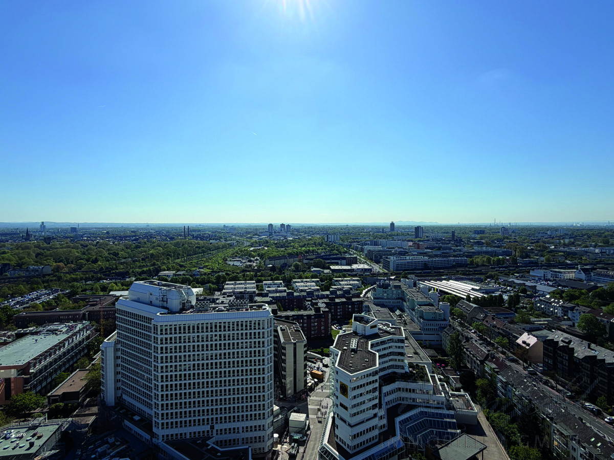 Immobilienangebot - Köln - Wohnungen - Großzügig wohnen: 1 Ebene & 1 Stellplatz Nutzen, andere Ebene & 3 Stellplätze refinanzieren Kosten